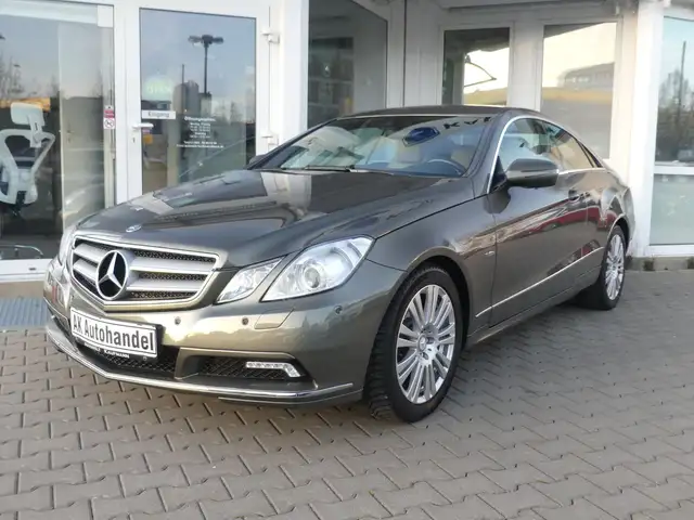 Mercedes-Benz E 250 E250 Coupé CGI Avantgarde 1.Hand Navi PDC Tempo
