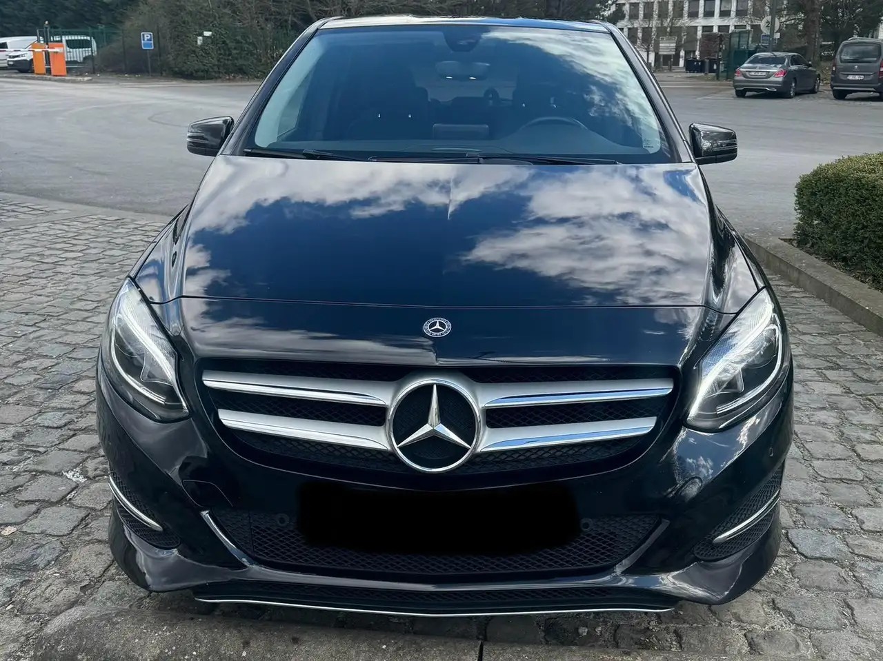 Mercedes-Benz B 180