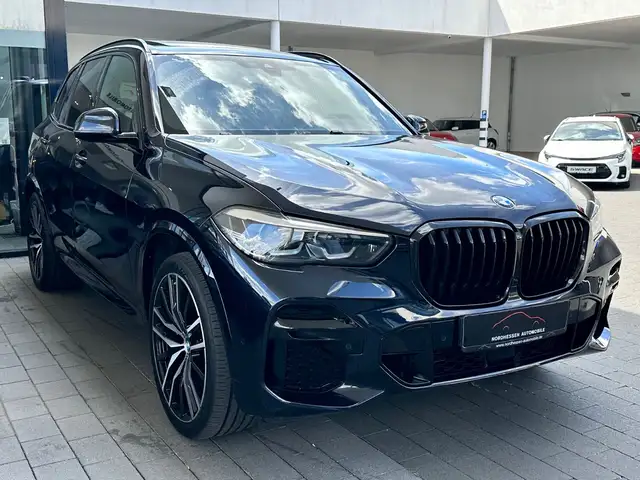 BMW X5 view 2