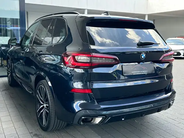 BMW X5 view 3