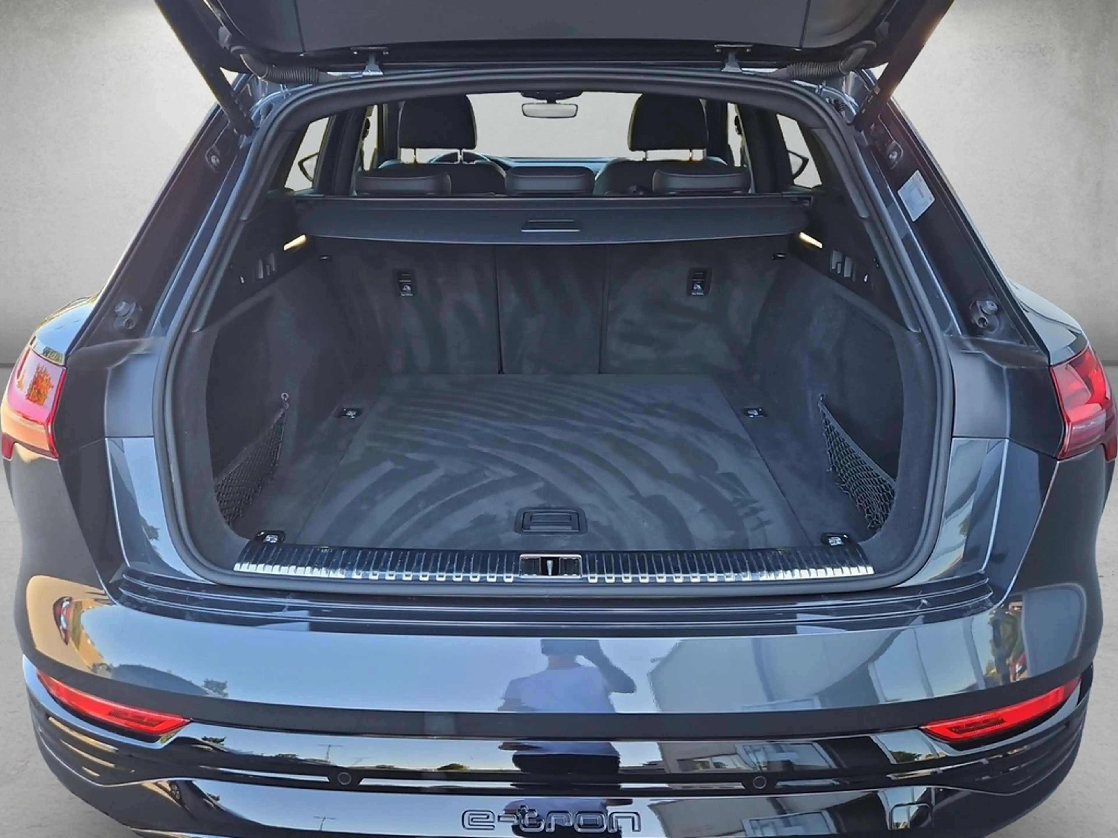 Audi Q8 e-tron advanced 50 quattro *S line*SOH 99%* — photo 6