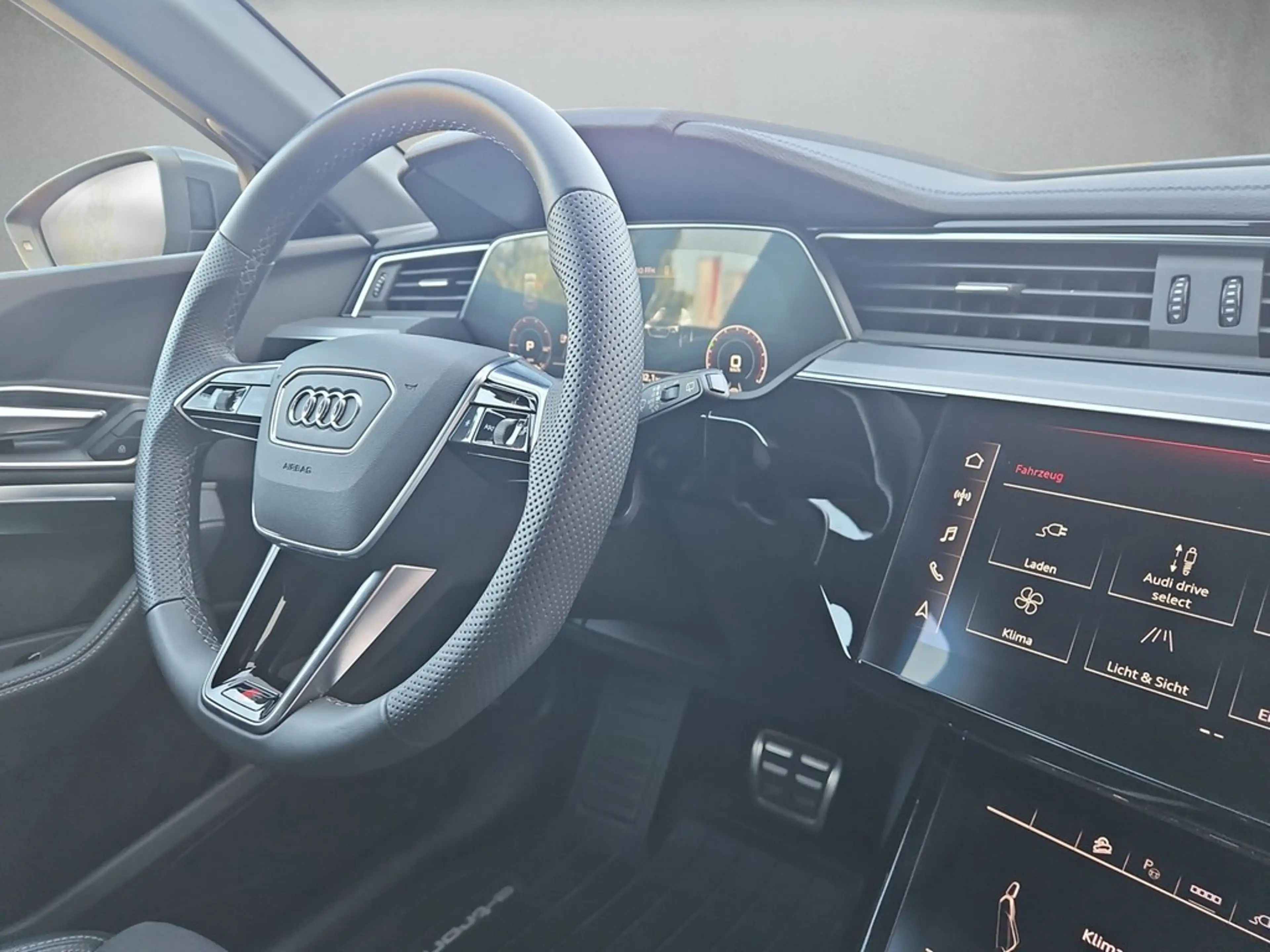 Audi Q8 e-tron advanced 50 quattro *S line*SOH 99%* — photo 8