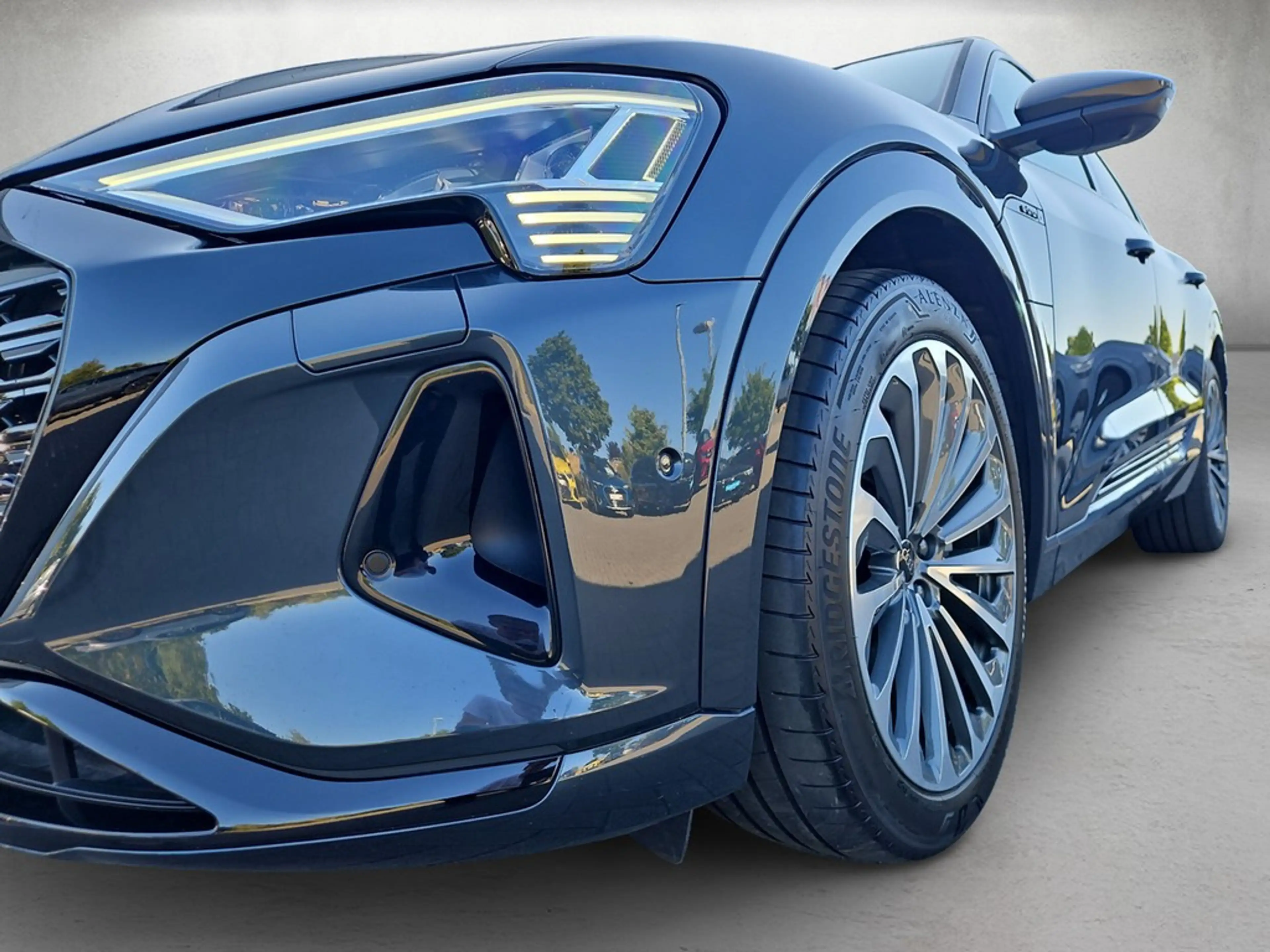 Audi Q8 e-tron advanced 50 quattro *S line*SOH 99%* — photo 5