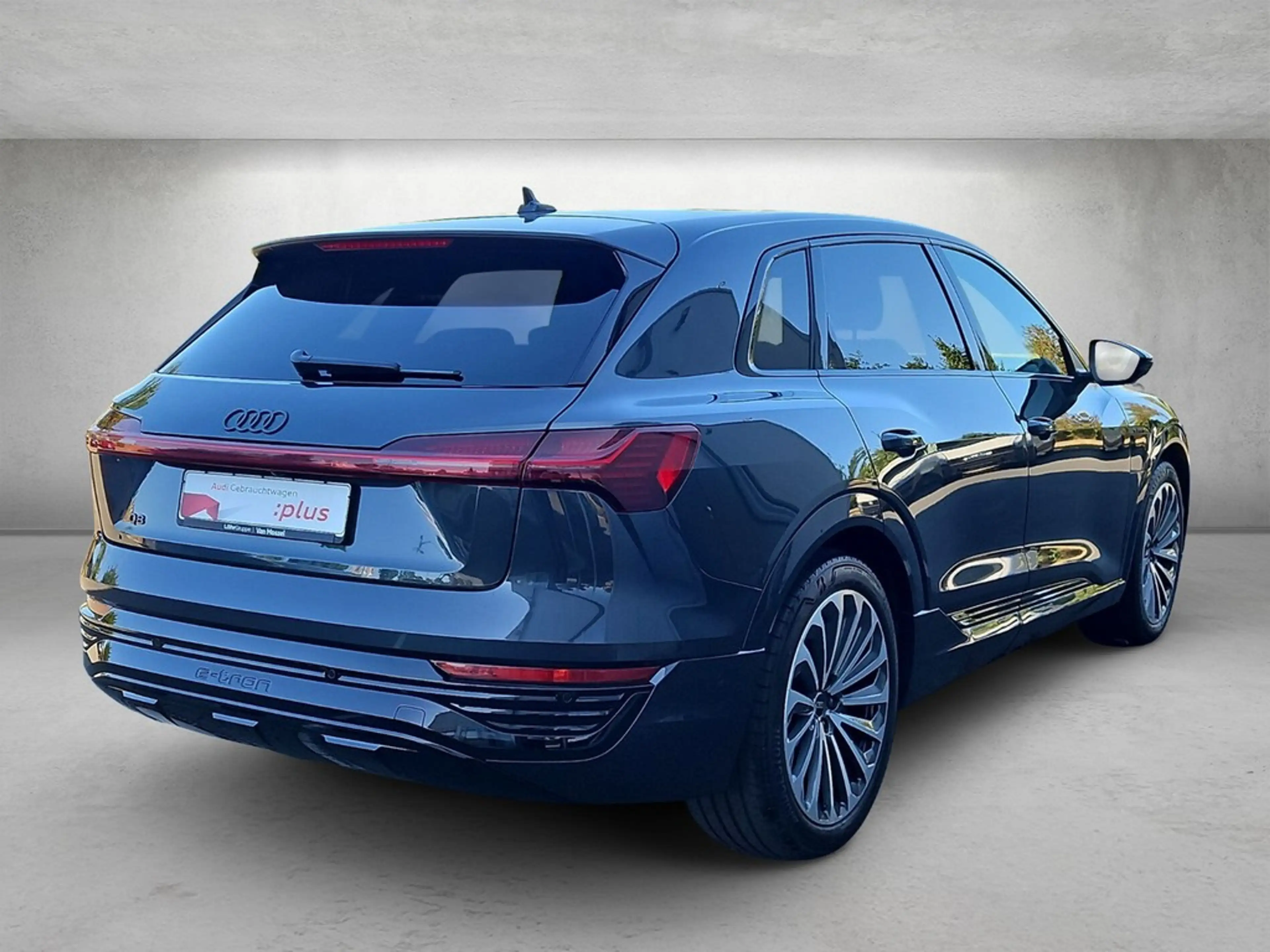 Audi Q8 e-tron advanced 50 quattro *S line*SOH 99%* — photo 4