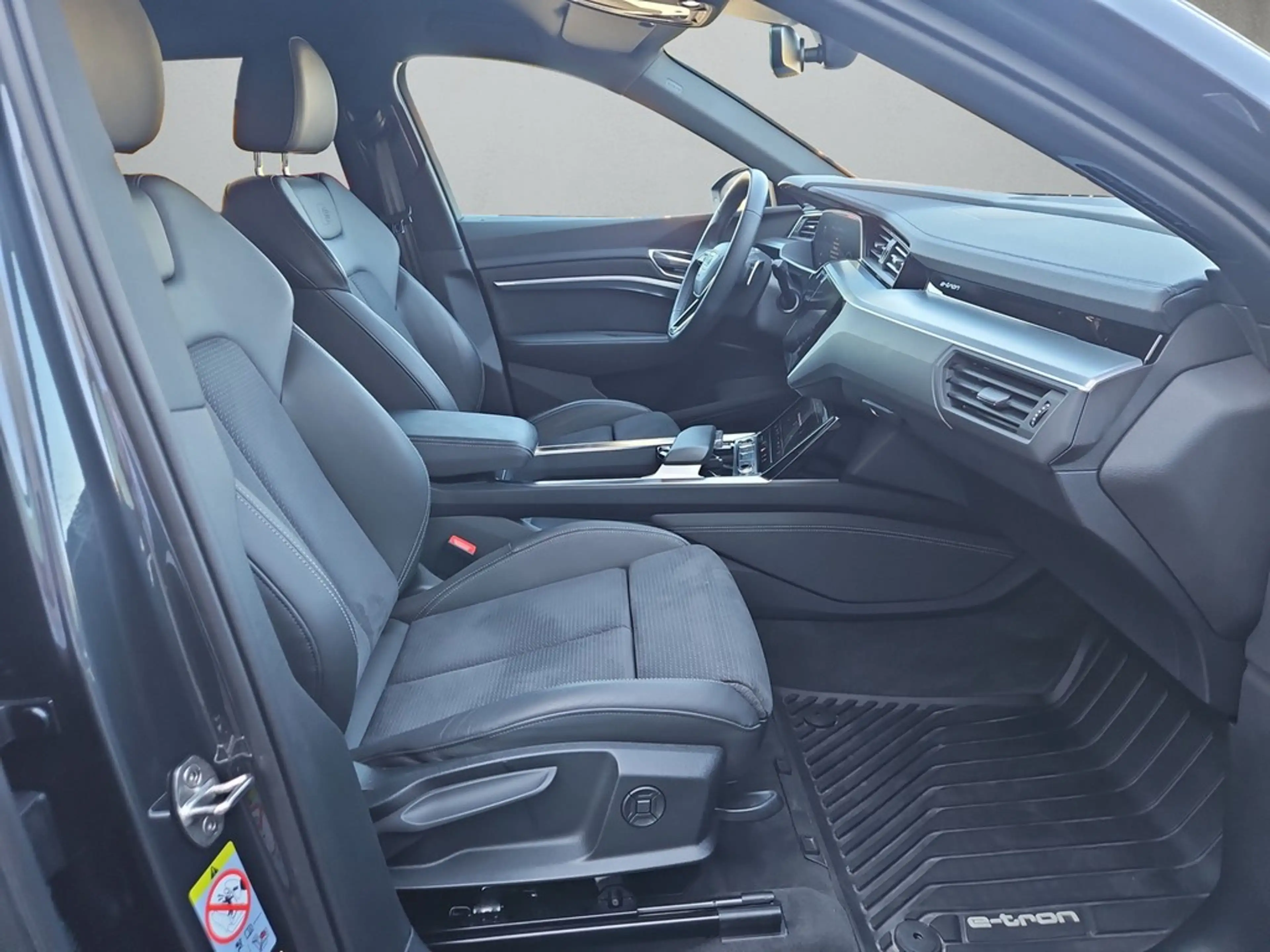 Audi Q8 e-tron advanced 50 quattro *S line*SOH 99%* — photo 14