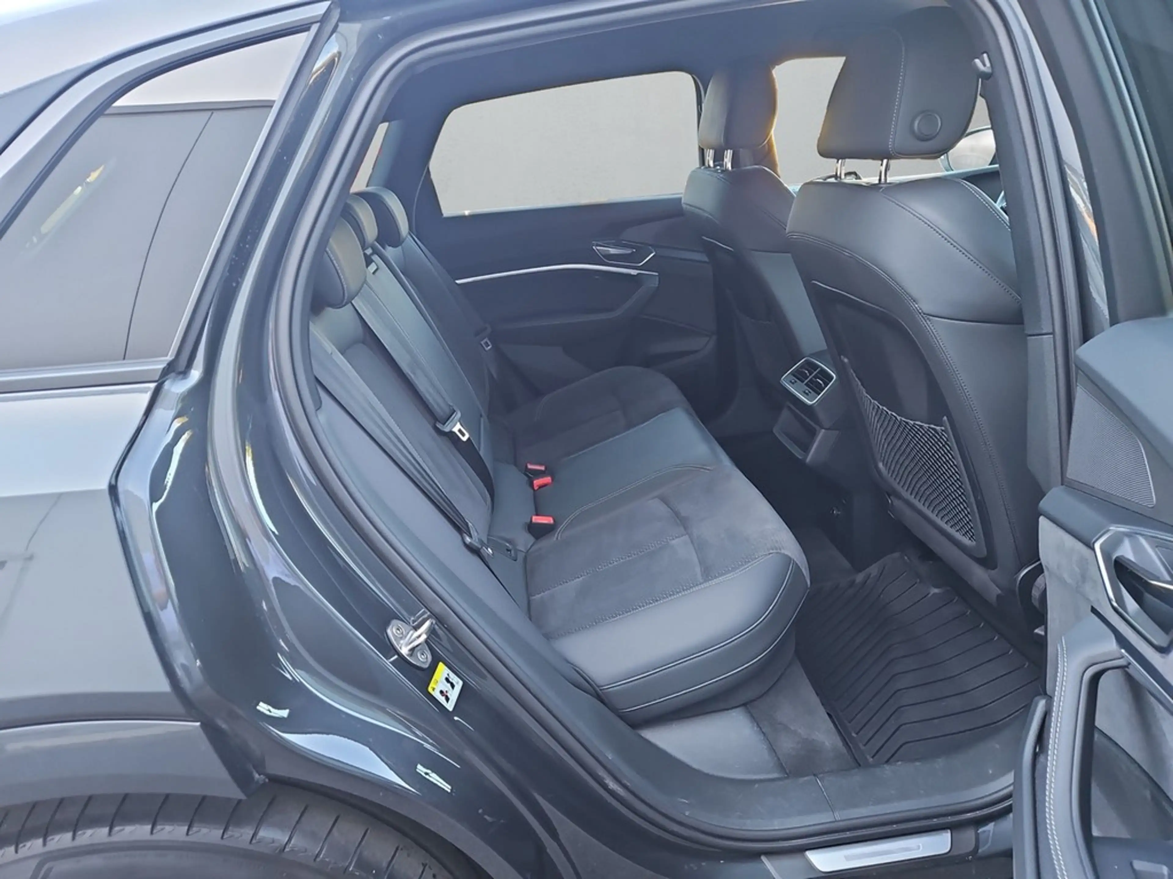 Audi Q8 e-tron advanced 50 quattro *S line*SOH 99%* — photo 13