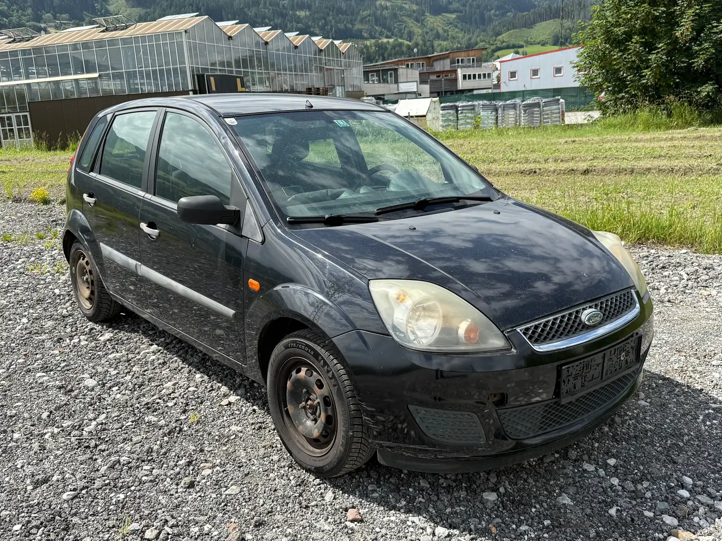 Ford Fiesta 1.3 Ambiente Schwarz - 1
