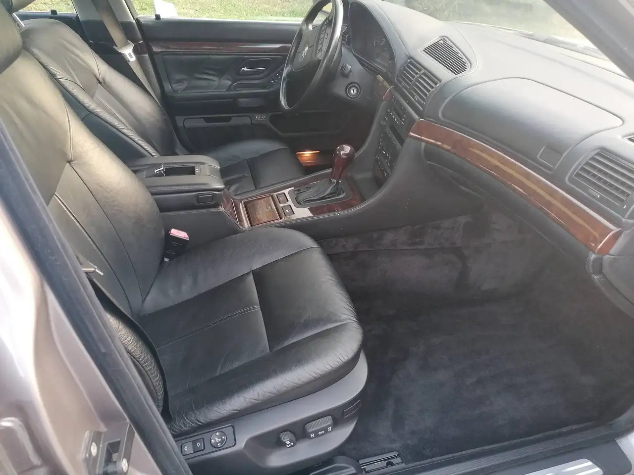 BMW 750i Aut., foto 11