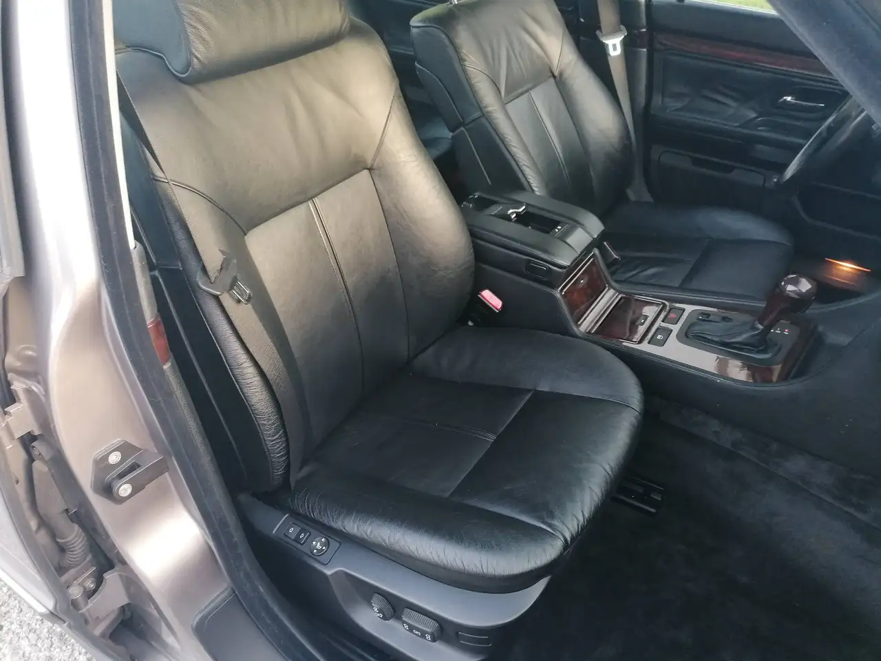 BMW 750i Aut., foto 12