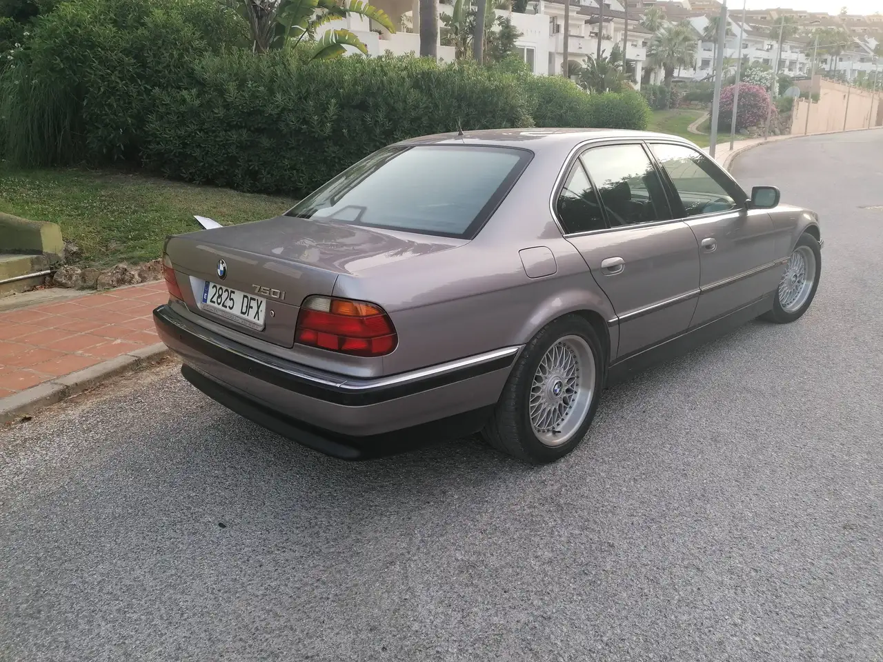 BMW 750i Aut., foto 3