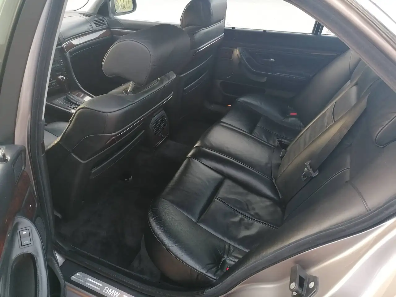 BMW 750i Aut., foto 8