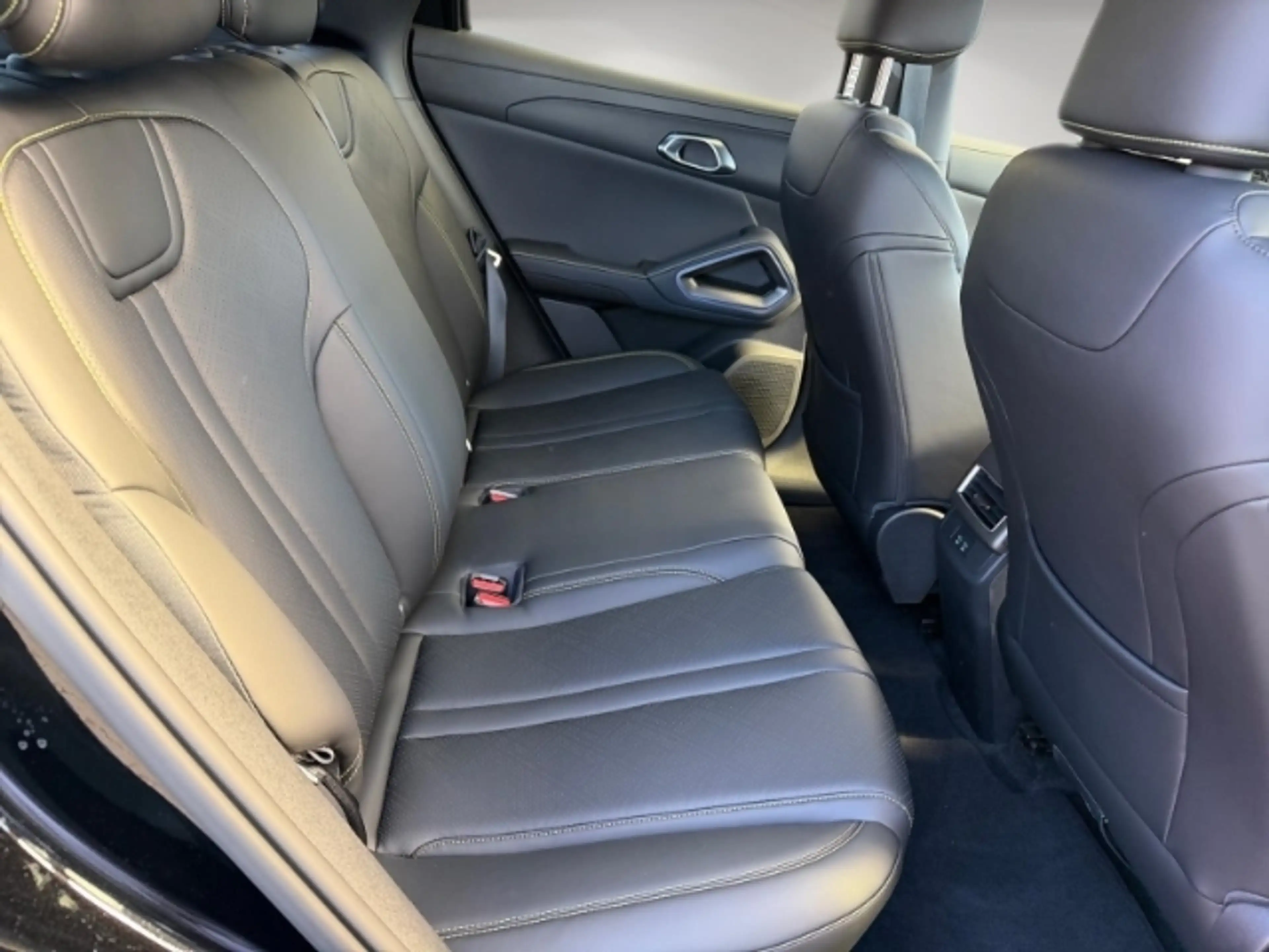 BYD Atto 2 DM-i 1.5 Boost (156 kW 212 PS)/Totwinkelass./Carpl — photo 13