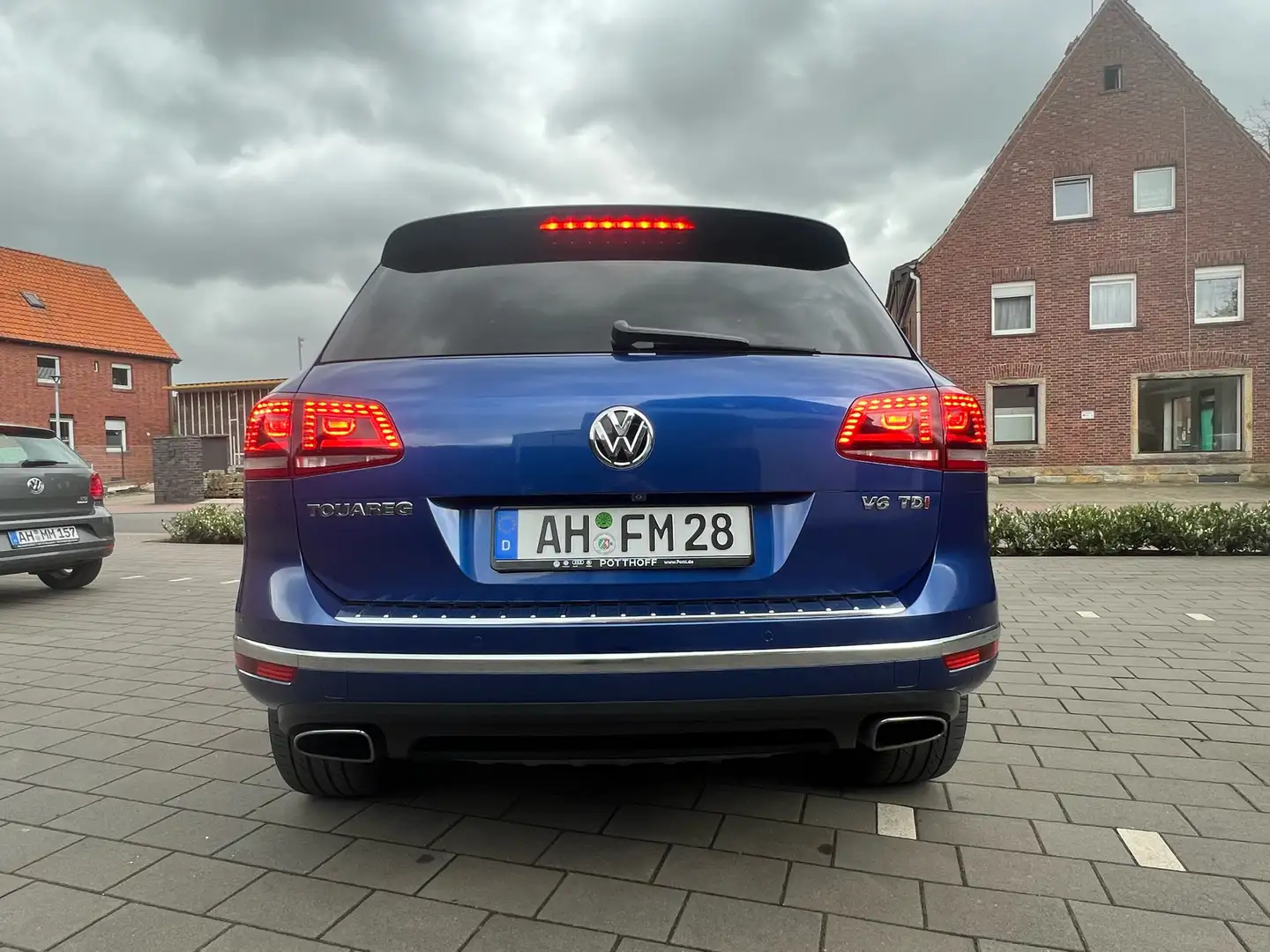Volkswagen Touareg 3.0 V6 TDI SCR Blue Motion DPF Automatik Executive Blau - 2
