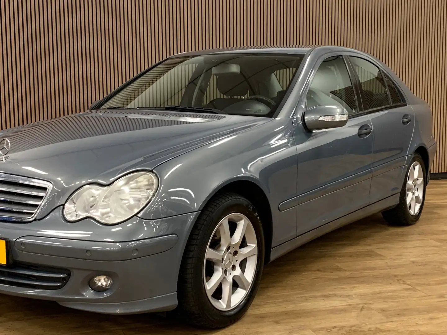 Mercedes-Benz C 180 K. Classic|Navigatie|Climate Control| Grijs - 2