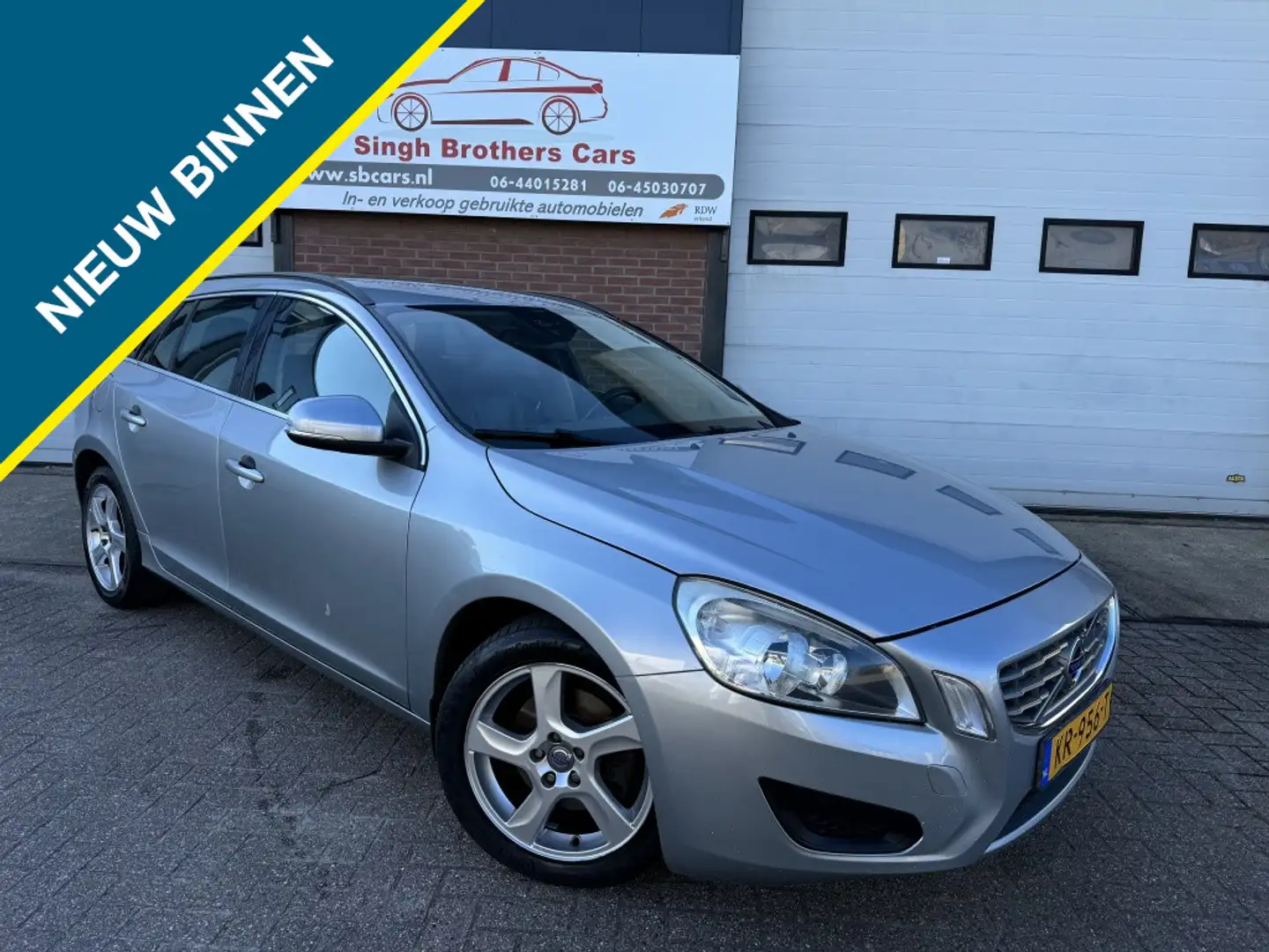 Volvo V60 1.6 DRIVe R-Design LEER NAVI PDC INRUIL MOG!!!! Grijs - 1