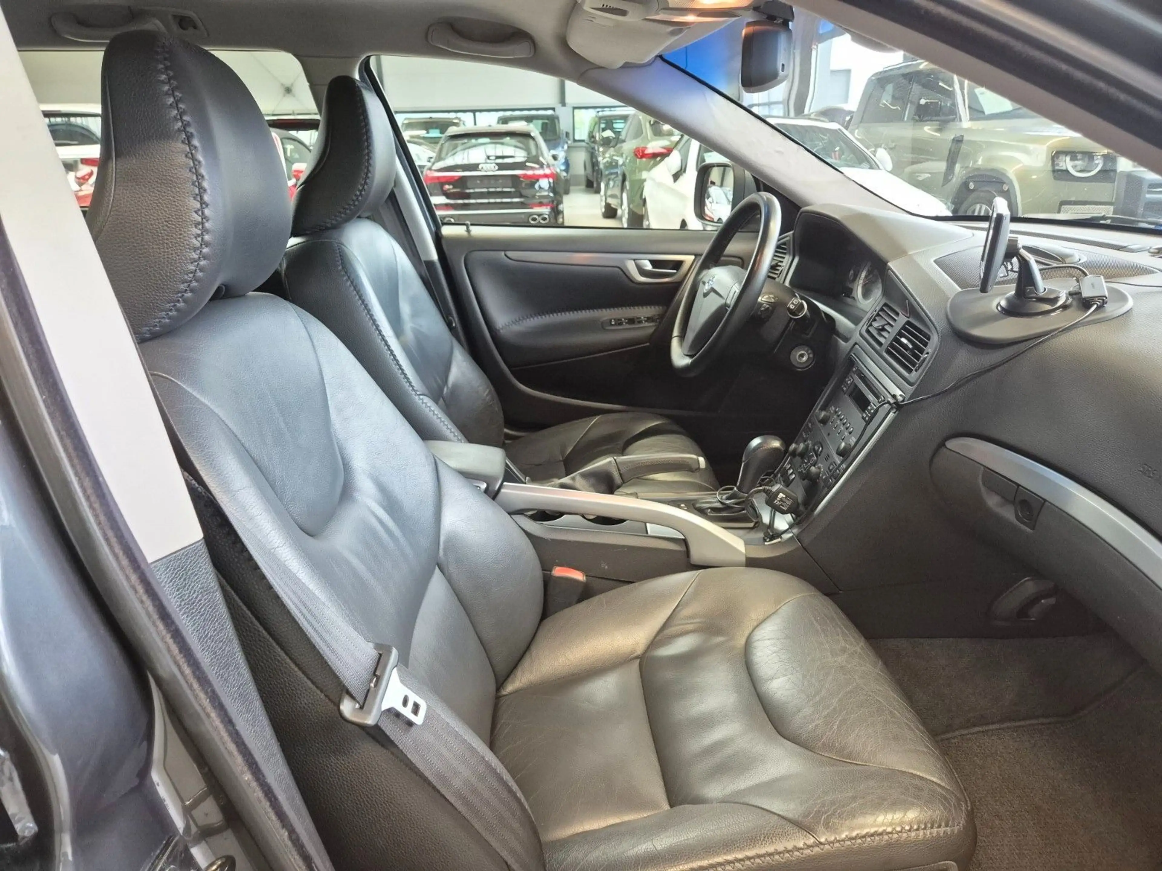 Volvo XC70 2.4 D AWD EDITION LEDER NAVI XENON AHK 1.HD — photo 11