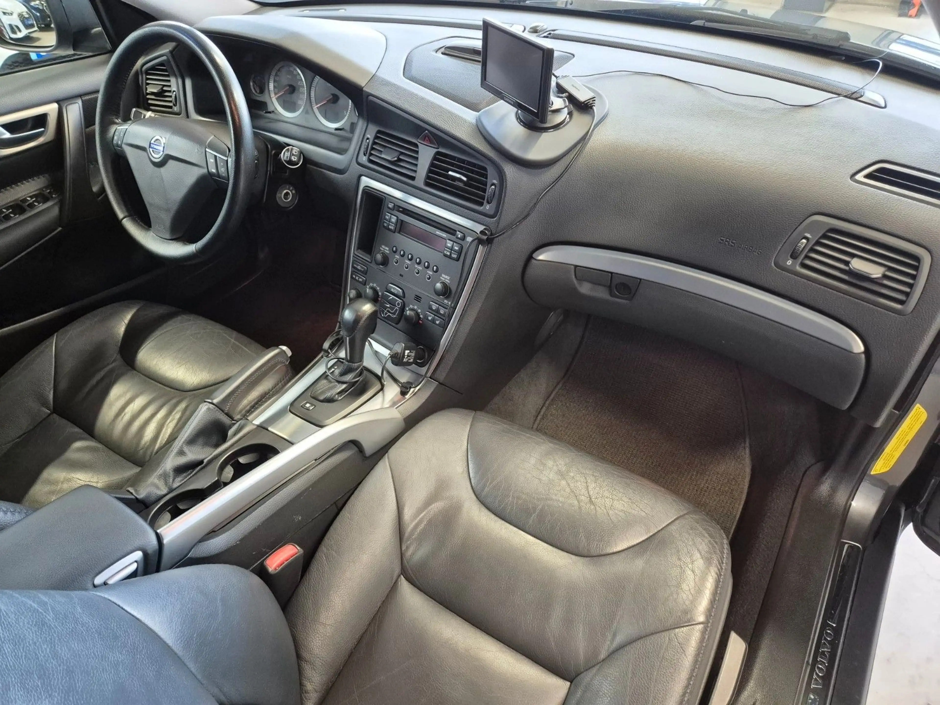 Volvo XC70 2.4 D AWD EDITION LEDER NAVI XENON AHK 1.HD — photo 12