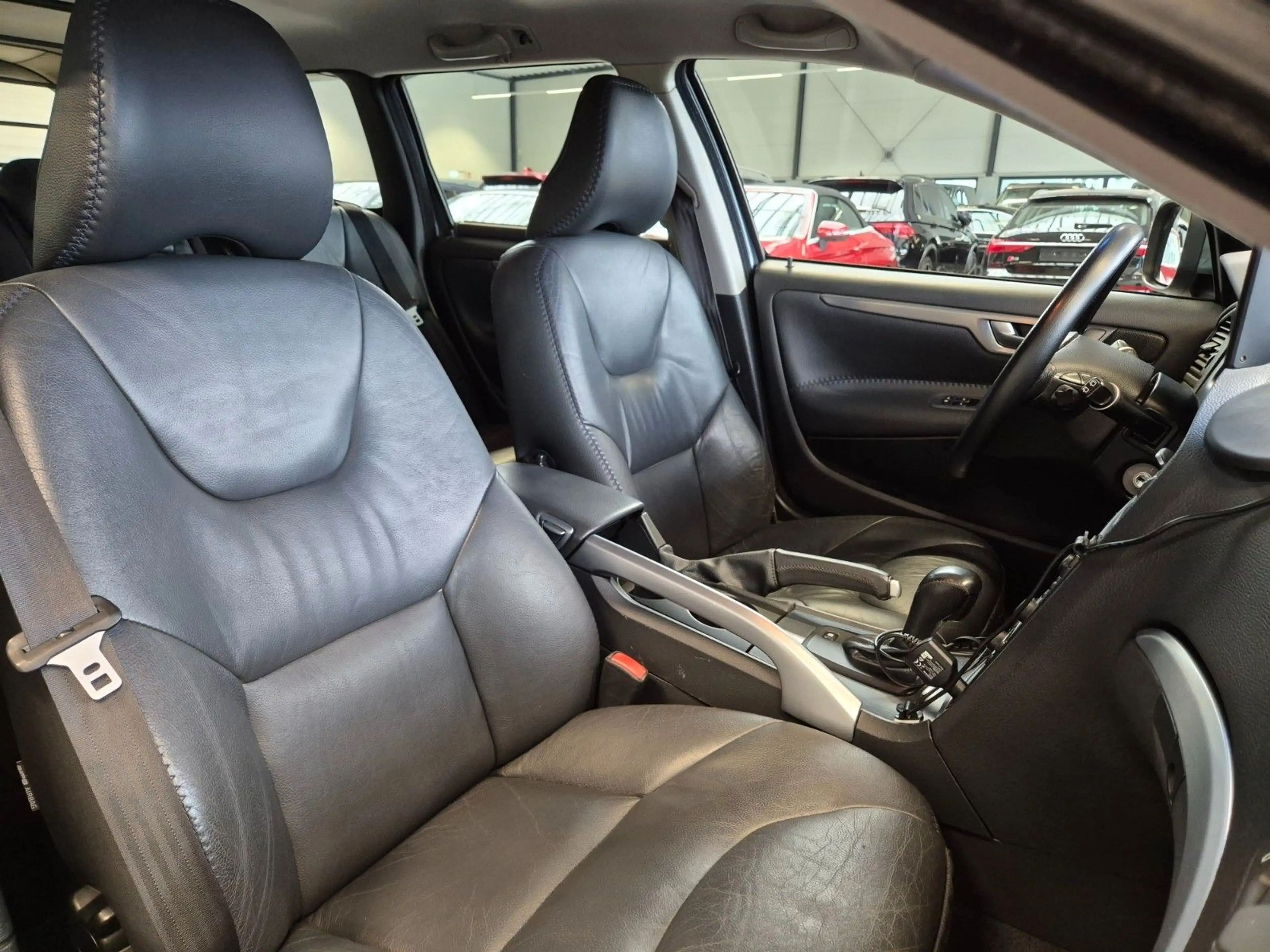 Volvo XC70 2.4 D AWD EDITION LEDER NAVI XENON AHK 1.HD — photo 10