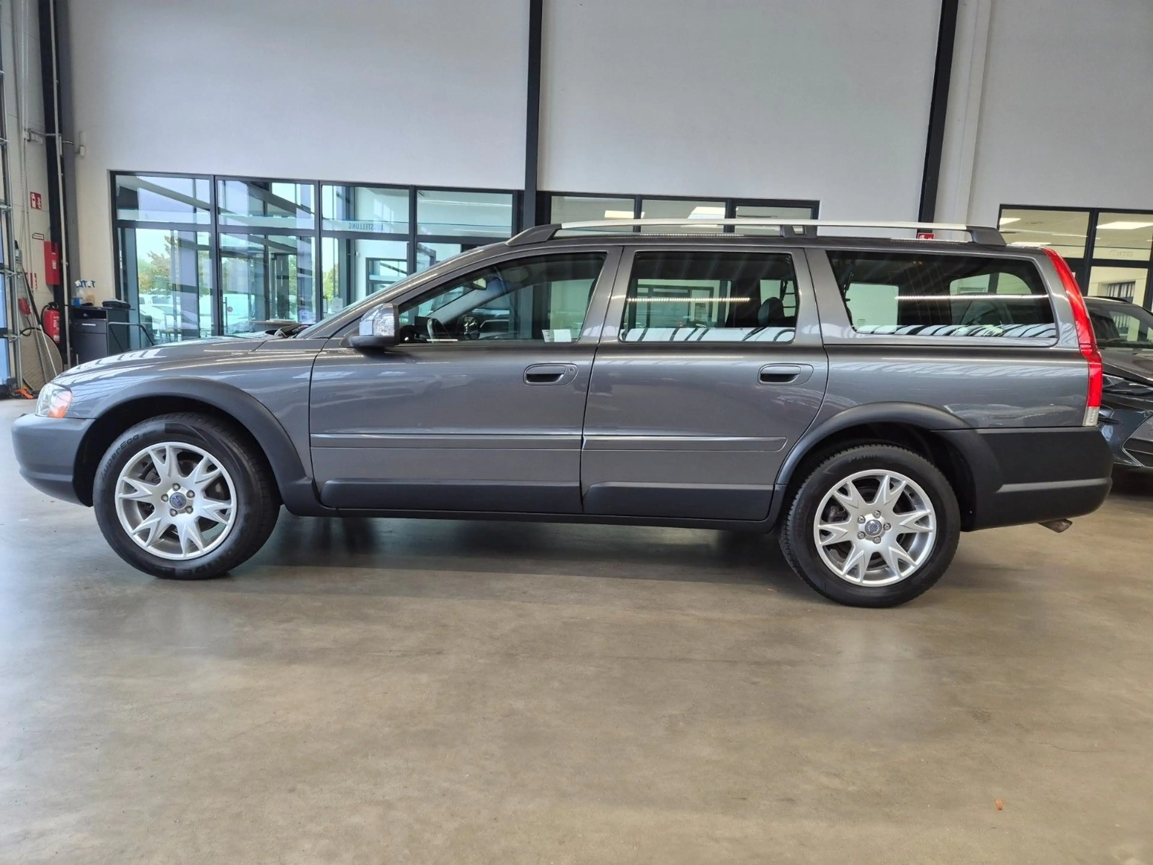 Volvo XC70 2.4 D AWD EDITION LEDER NAVI XENON AHK 1.HD — photo 8