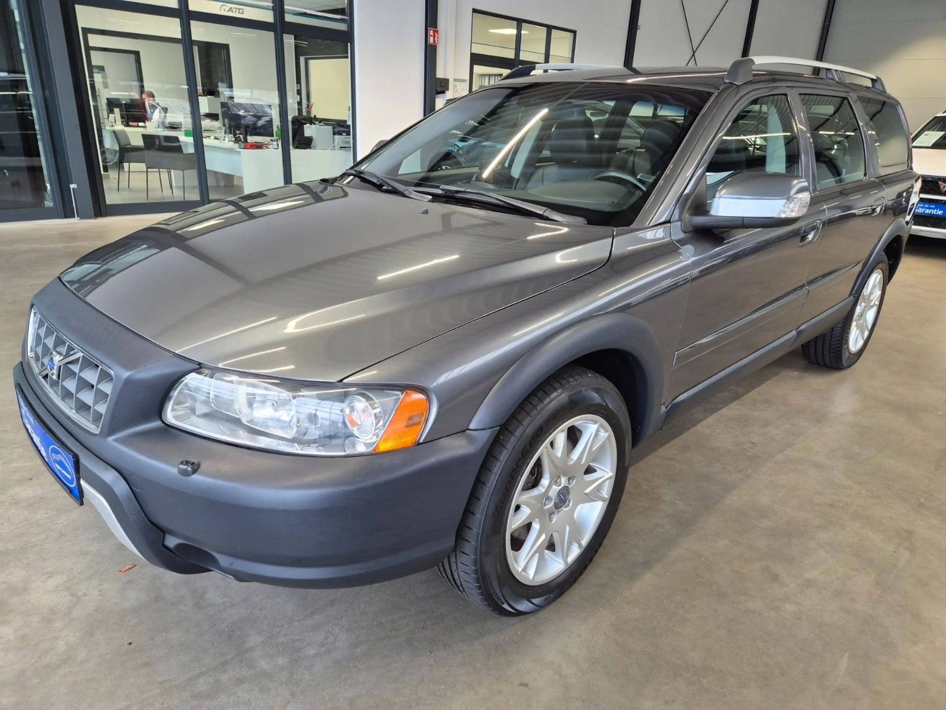 Volvo XC70 2.4 D AWD EDITION LEDER NAVI XENON AHK 1.HD — photo 9