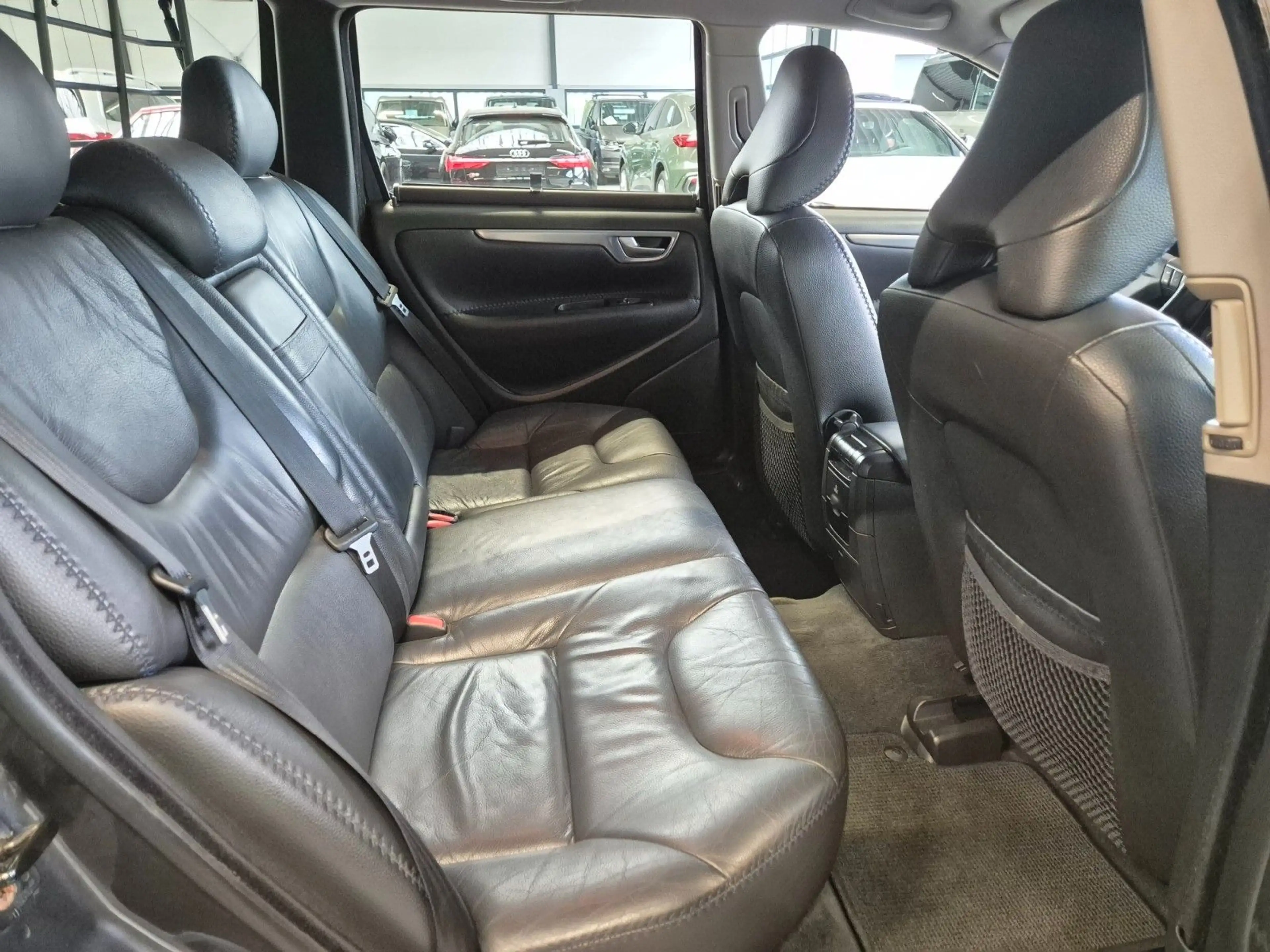 Volvo XC70 2.4 D AWD EDITION LEDER NAVI XENON AHK 1.HD — photo 13