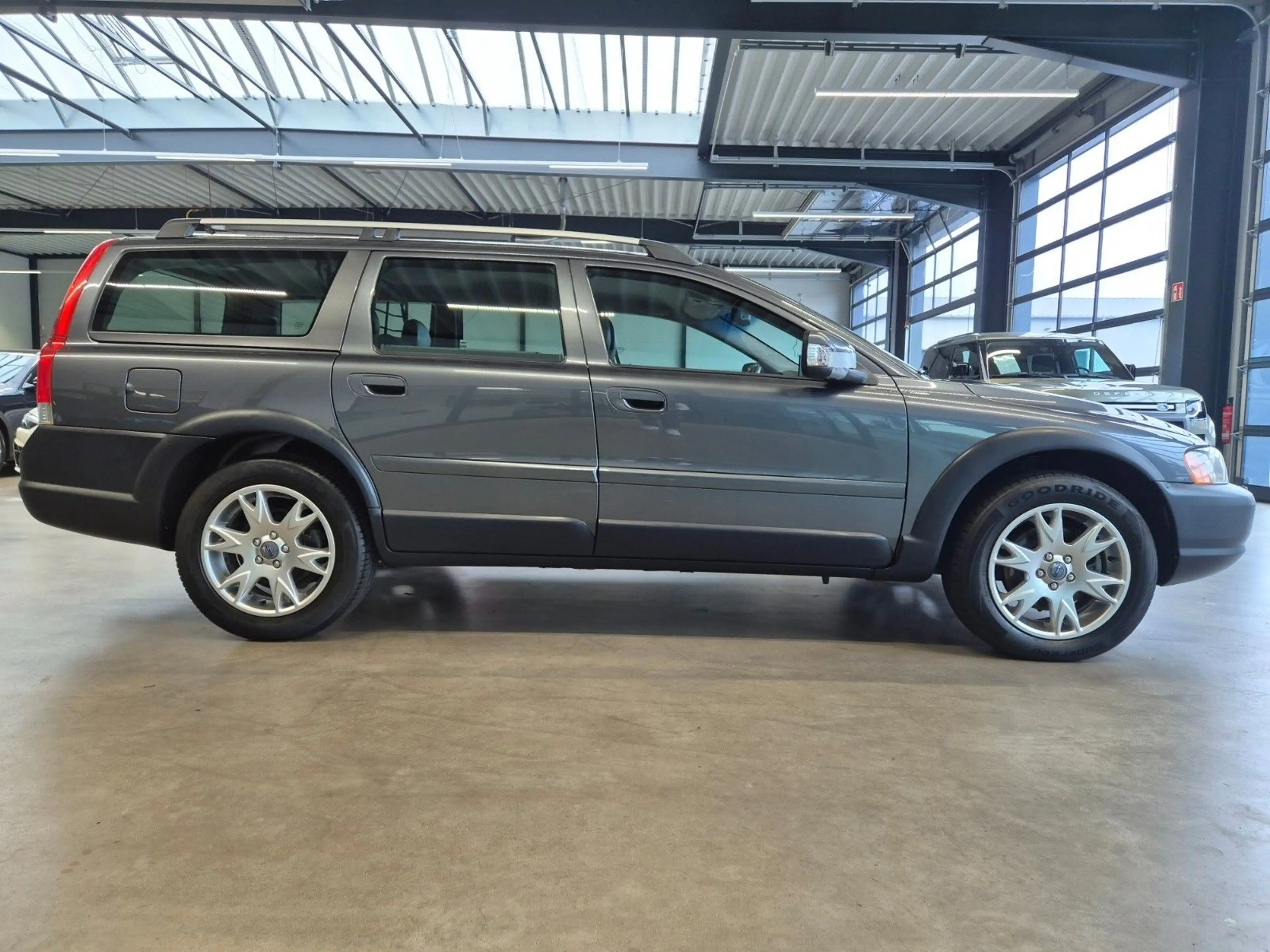 Volvo XC70 2.4 D AWD EDITION LEDER NAVI XENON AHK 1.HD — photo 4