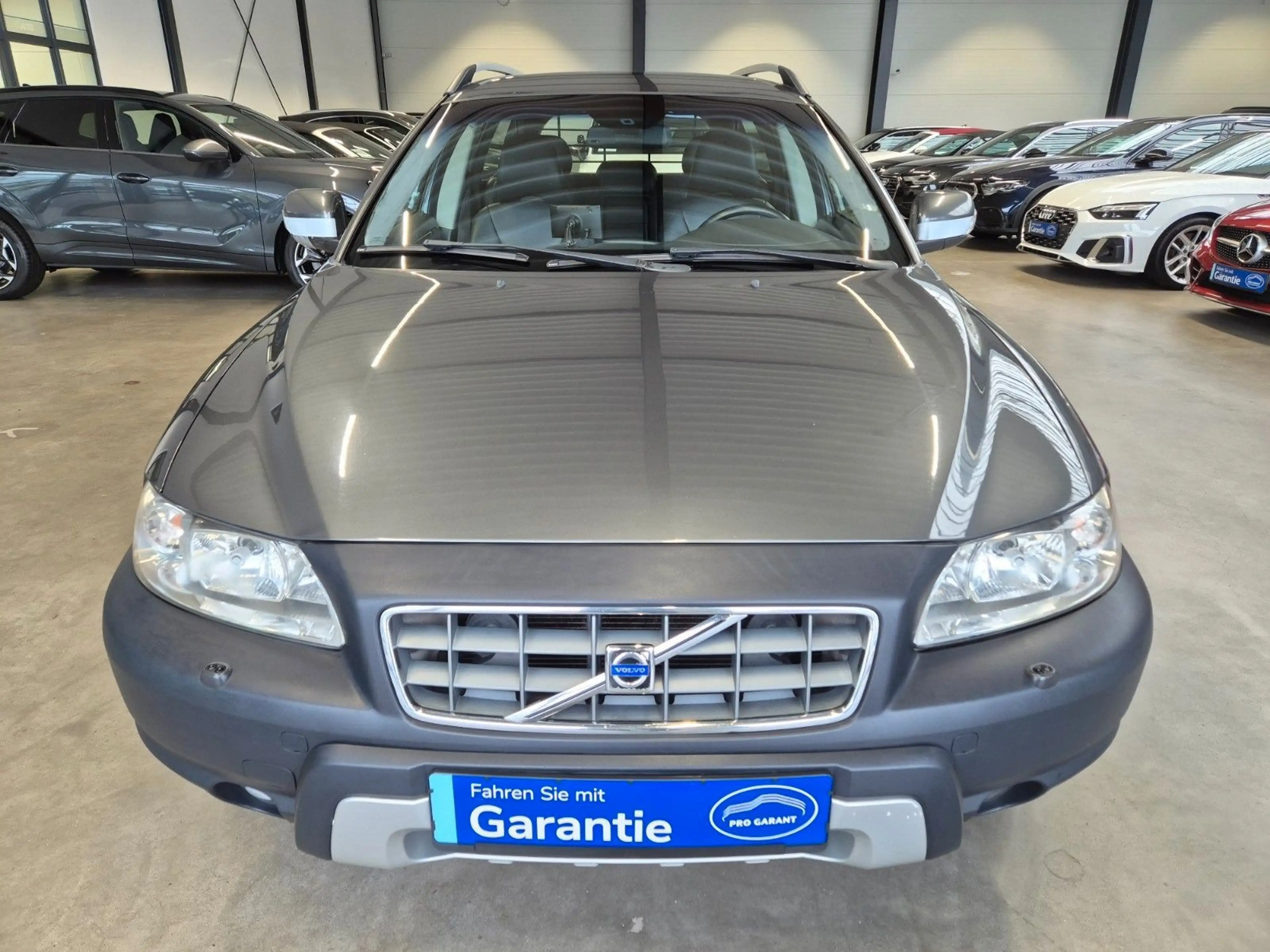 Volvo XC70 2.4 D AWD EDITION LEDER NAVI XENON AHK 1.HD — photo 2