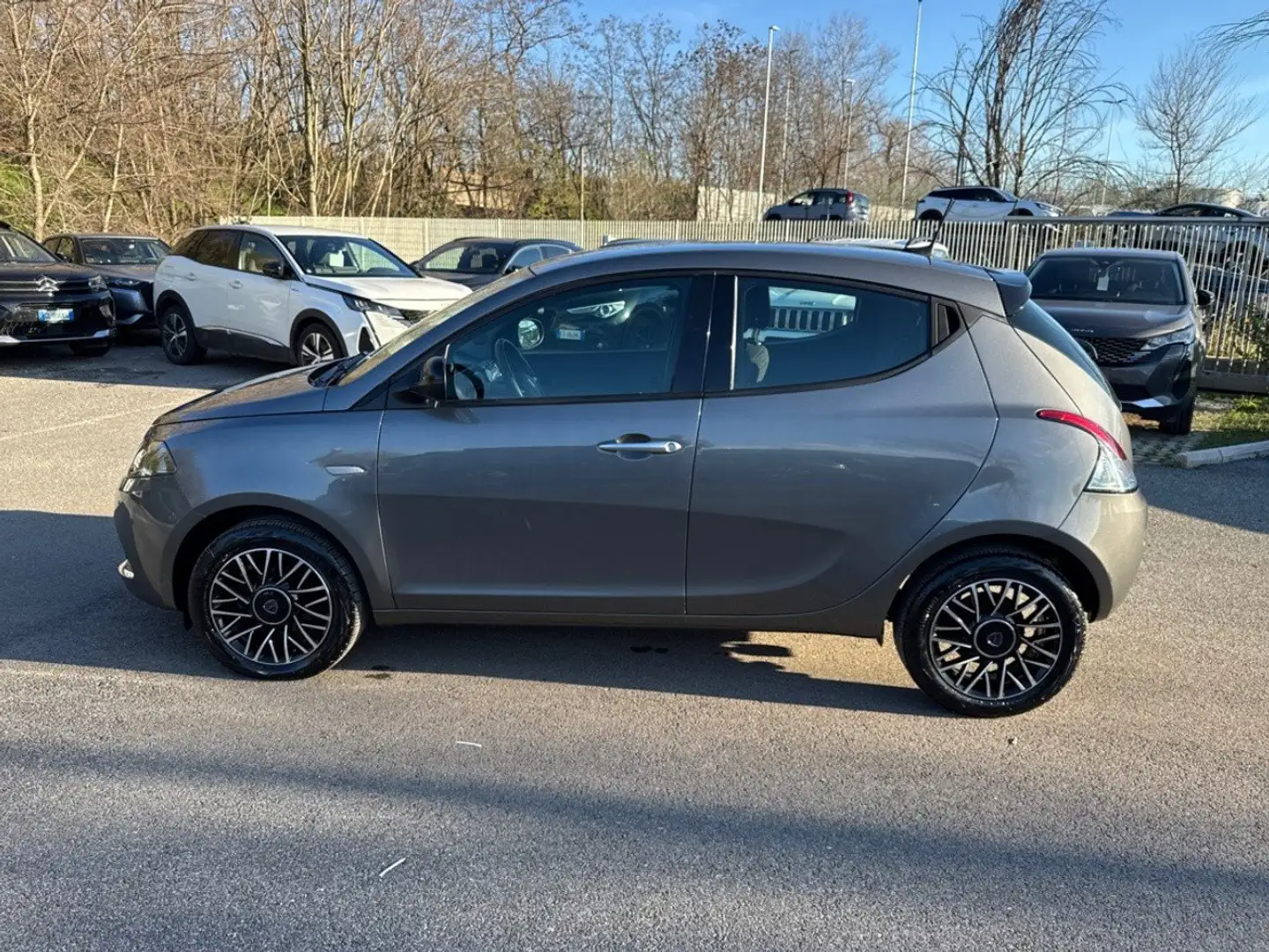 Lancia Ypsilon 1.0 FireFly 70cv Hybrid Platino Grigio - 2