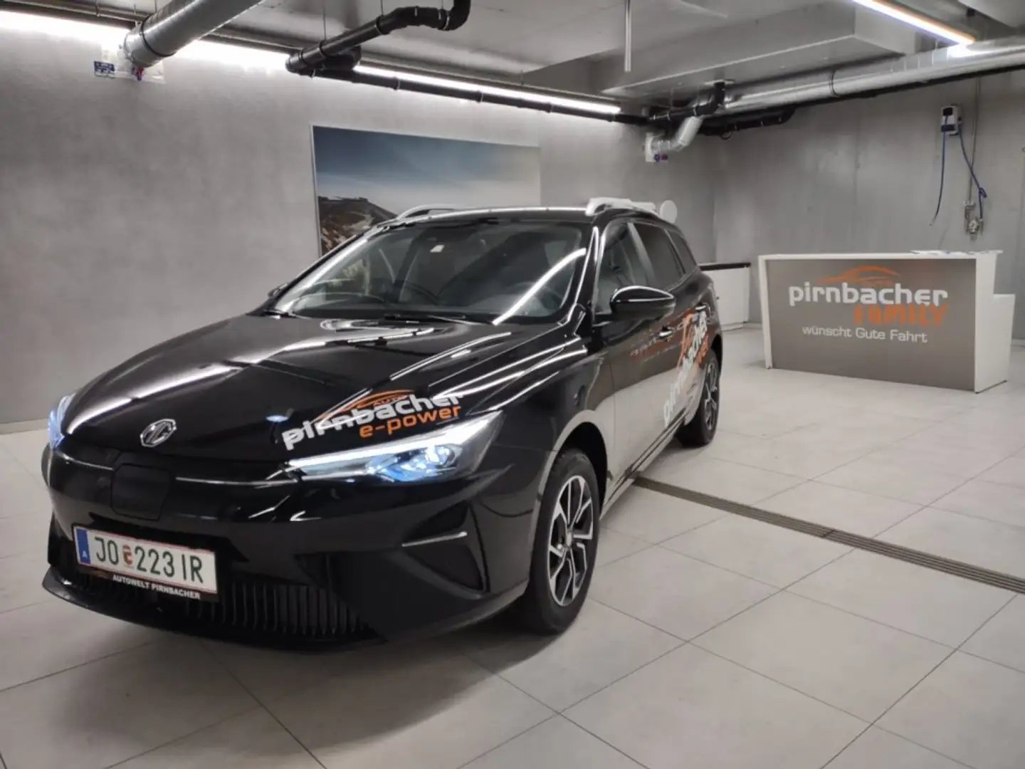 MG MG5 Luxury 51 kWh Leder Grau Schwarz - 1