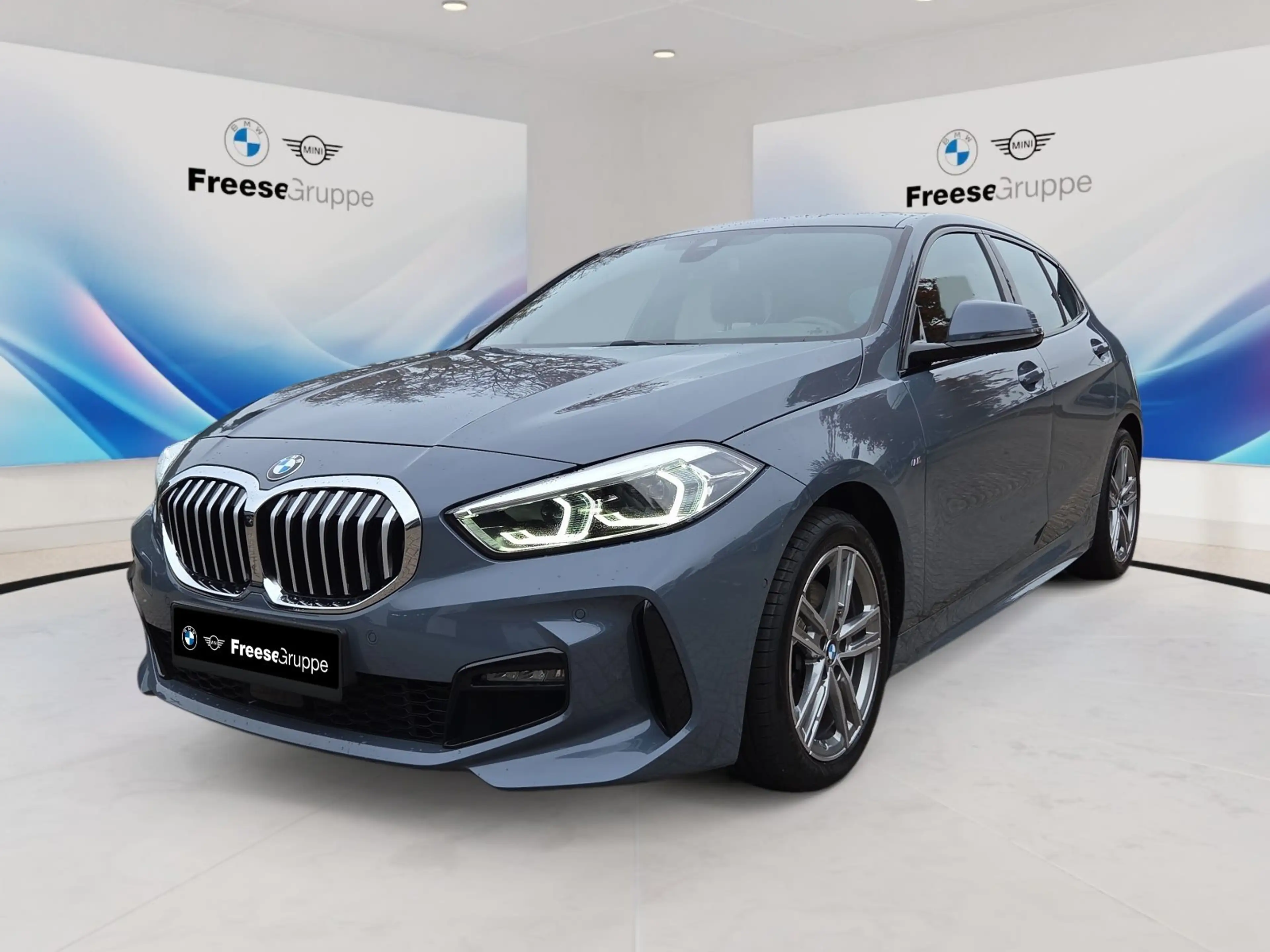 BMW 118 i PANO RFK SPORTSITZE LED SHZ TEMPOMAT DAB BT