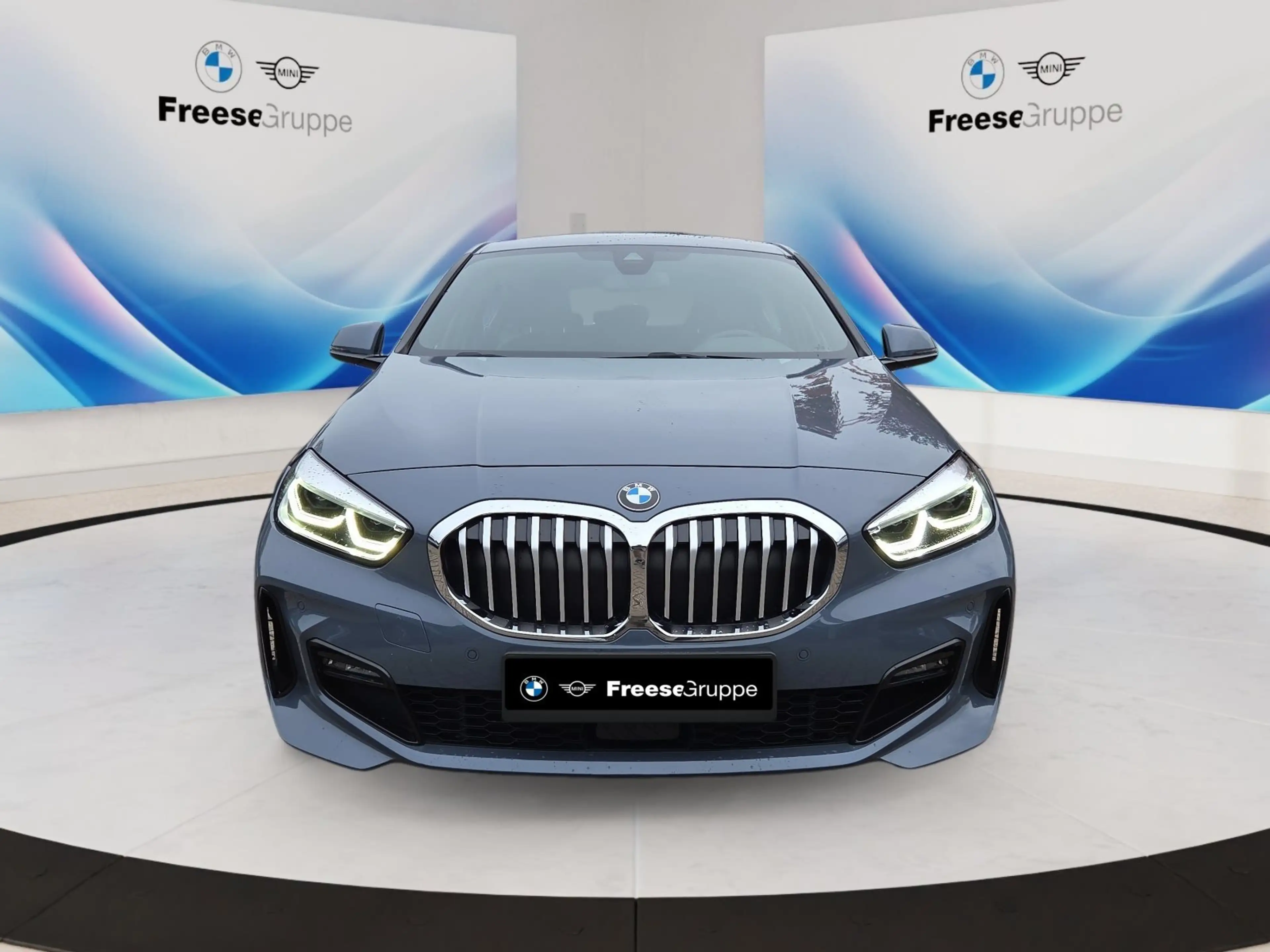 BMW 118 i PANO RFK SPORTSITZE LED SHZ TEMPOMAT DAB BT — photo 2