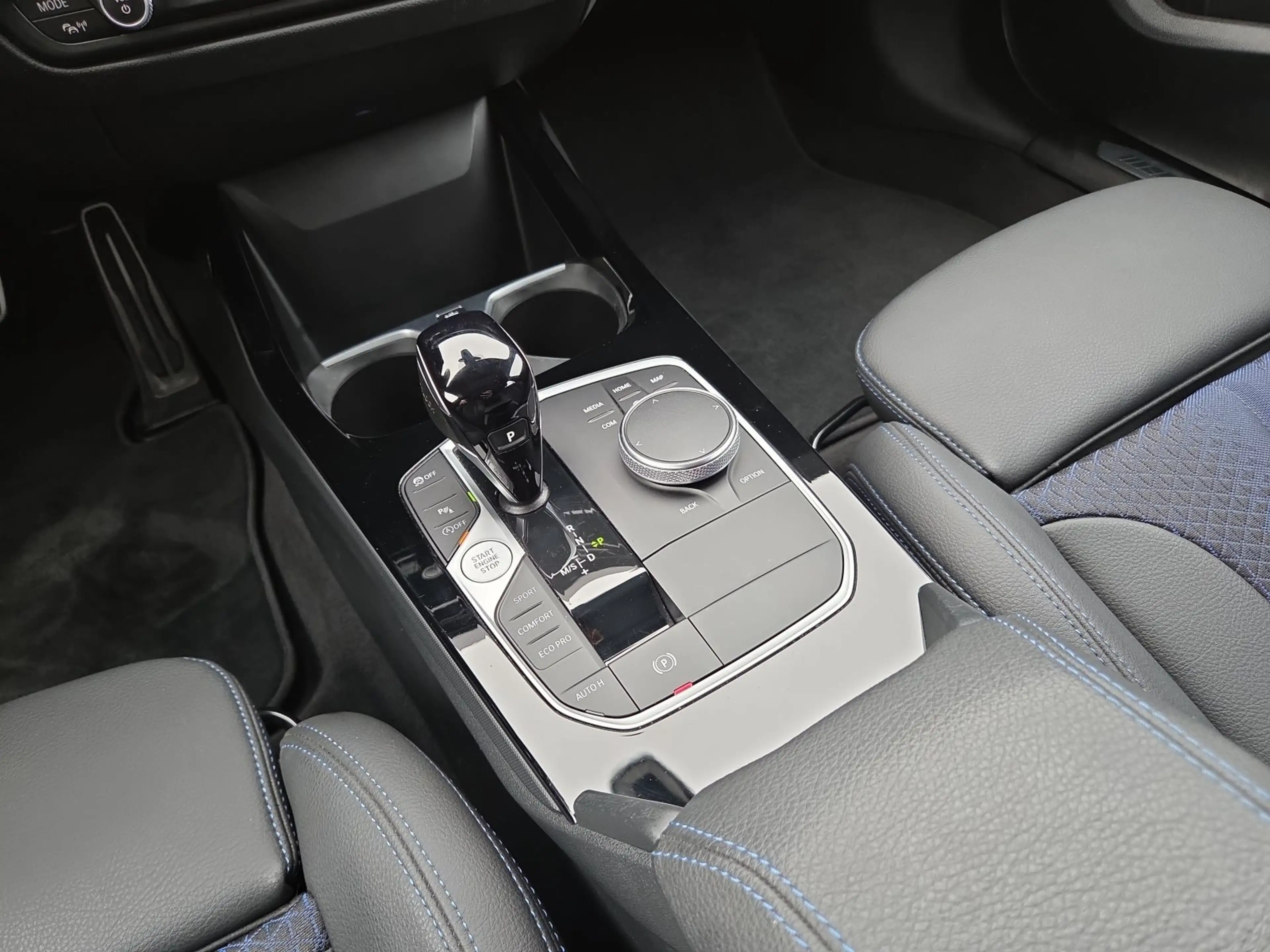 BMW 118 i PANO RFK SPORTSITZE LED SHZ TEMPOMAT DAB BT — photo 13