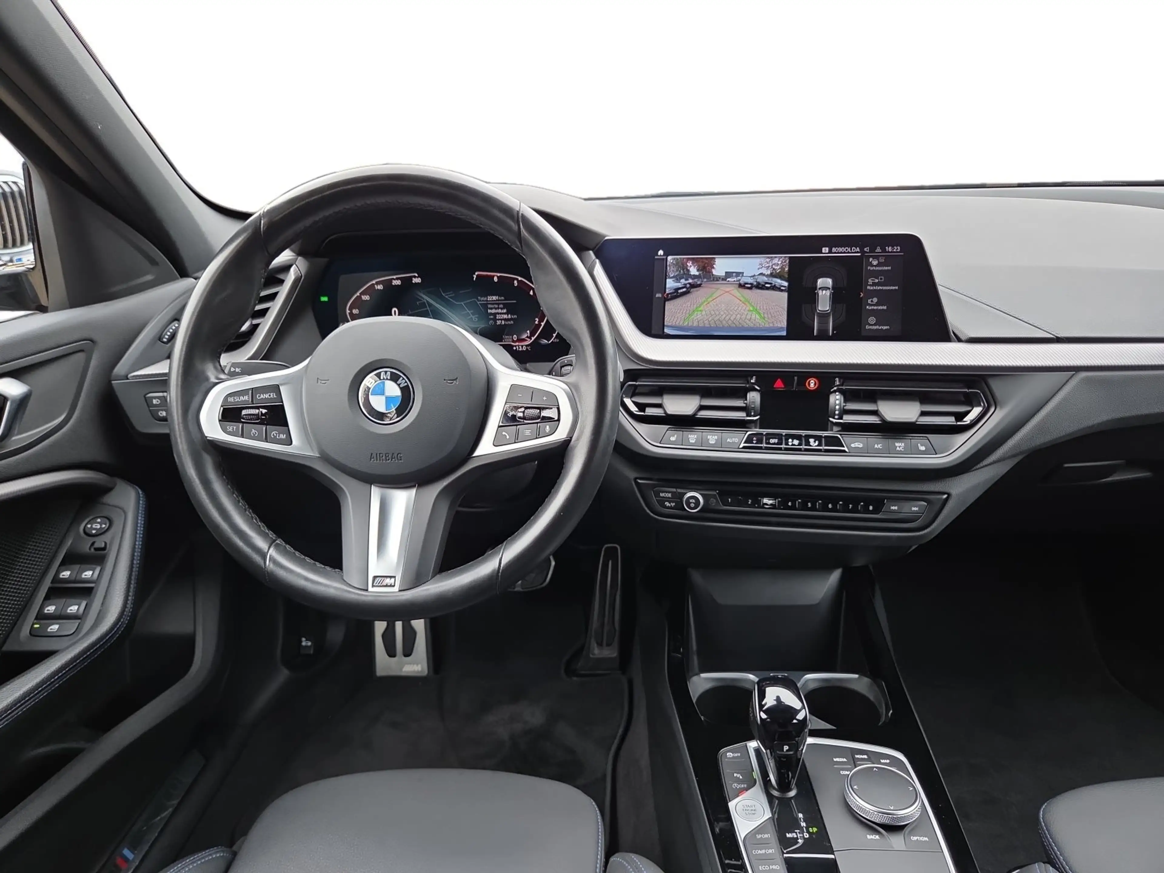 BMW 118 i PANO RFK SPORTSITZE LED SHZ TEMPOMAT DAB BT — photo 10