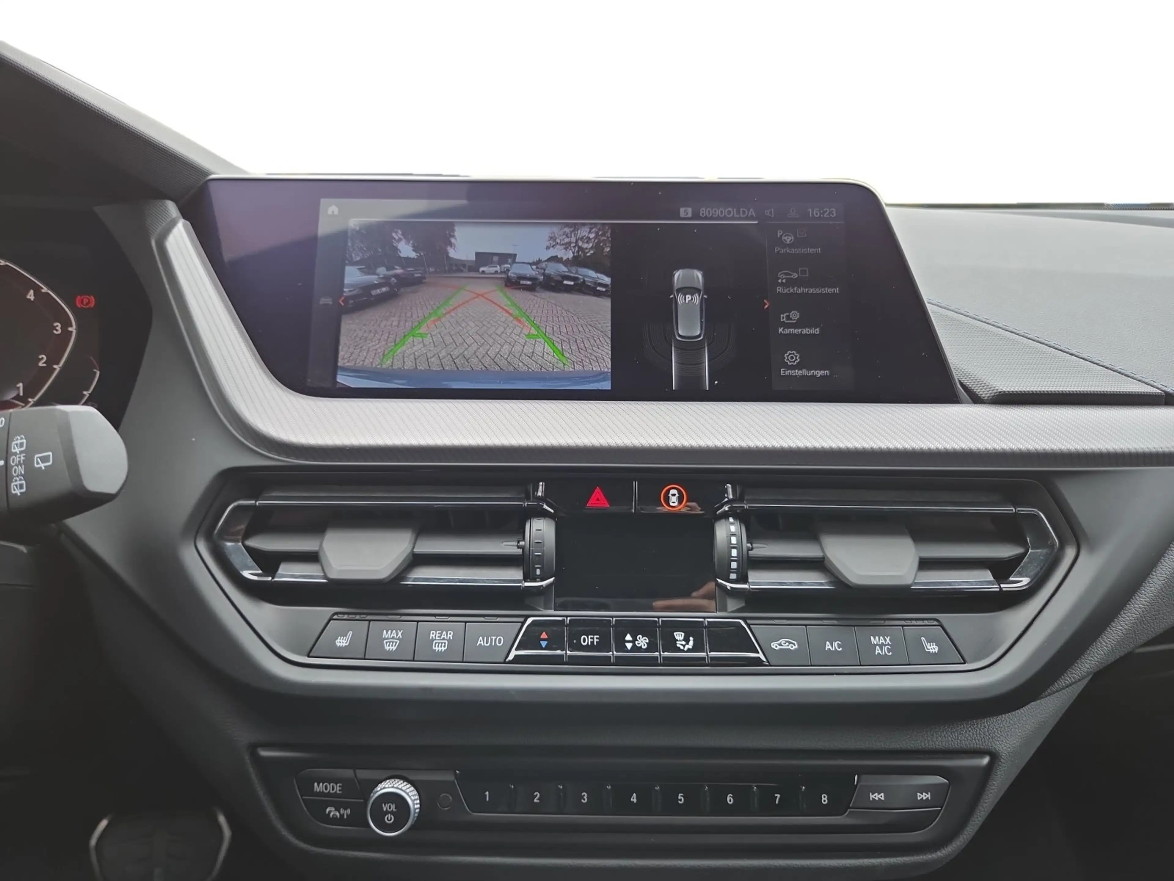BMW 118 i PANO RFK SPORTSITZE LED SHZ TEMPOMAT DAB BT — photo 12