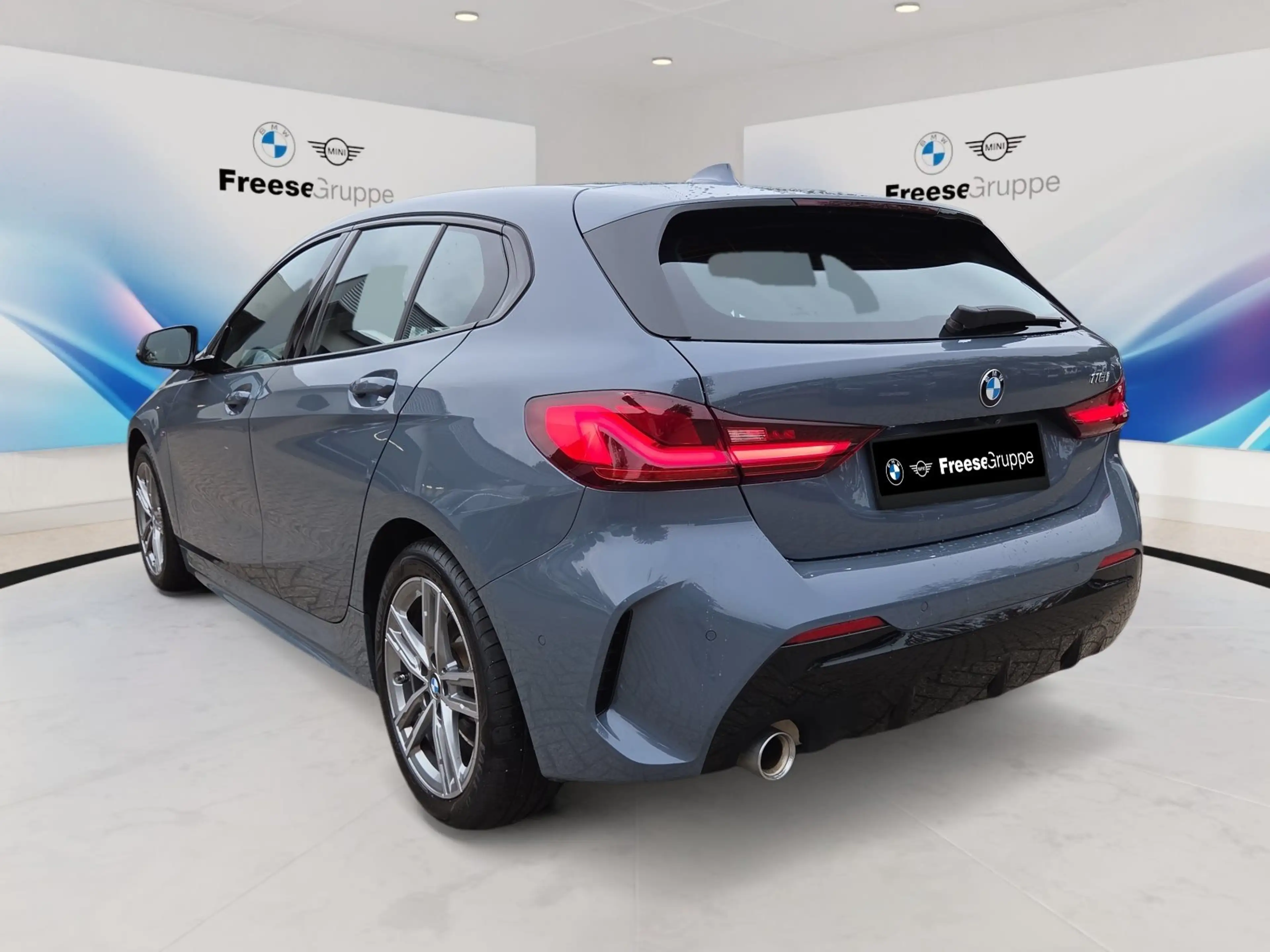 BMW 118 i PANO RFK SPORTSITZE LED SHZ TEMPOMAT DAB BT — photo 4