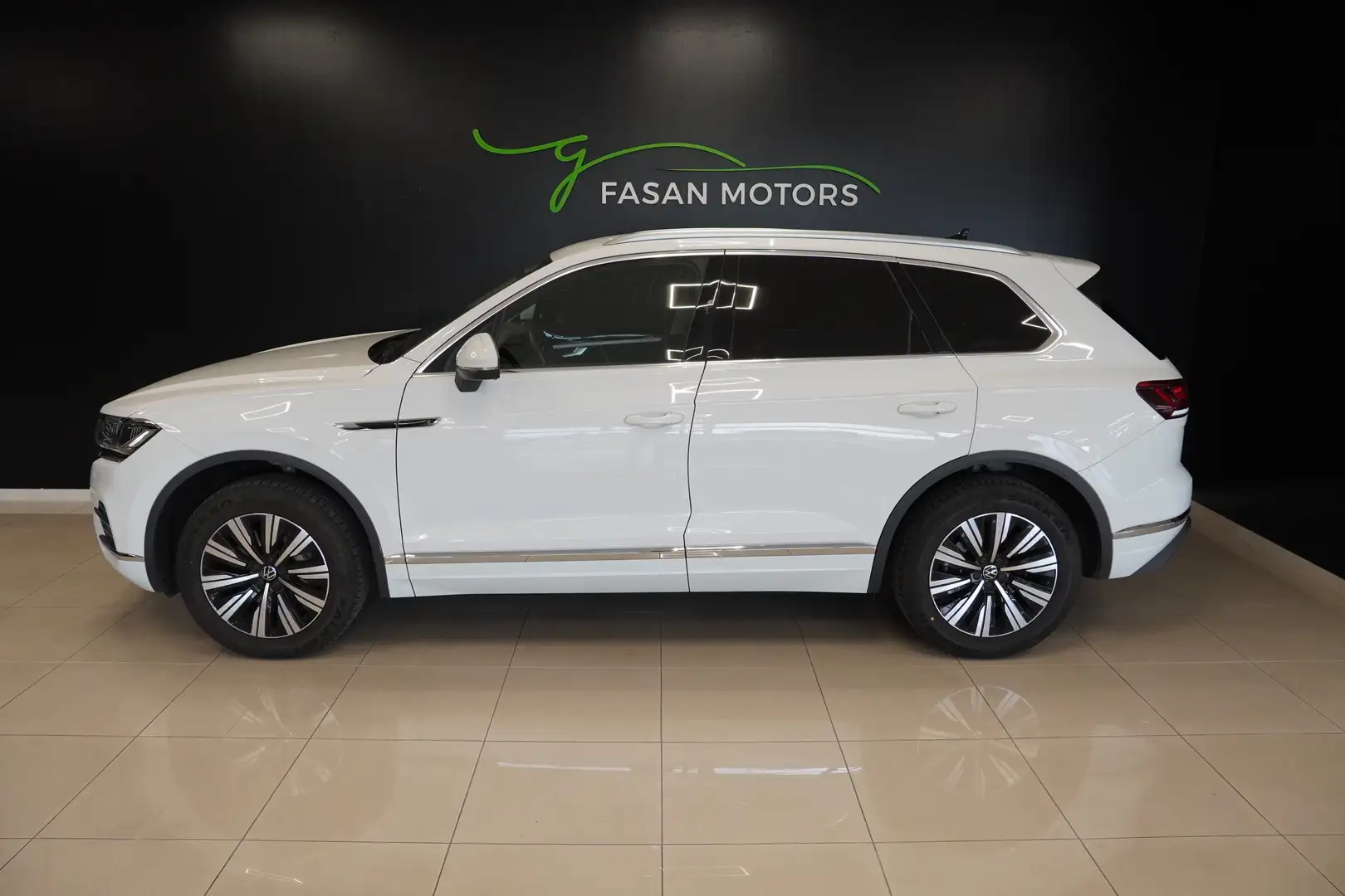 Volkswagen Touareg 3.0 V6 tdi Elegance 231cv tiptronic Weiß - 2