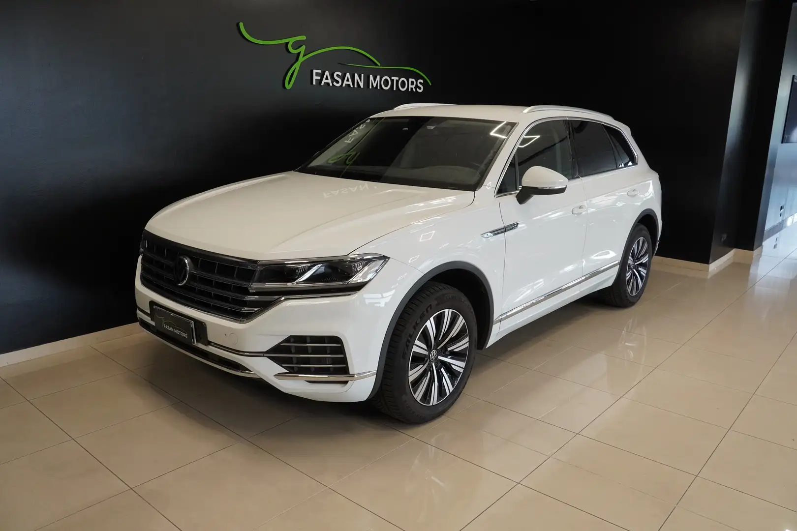 Volkswagen Touareg 3.0 V6 tdi Elegance 231cv tiptronic Weiß - 1