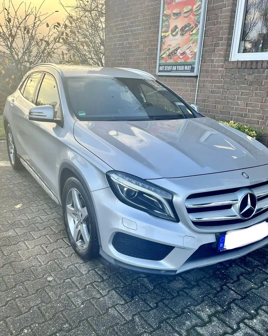 Mercedes-Benz GLA 220 CDI 4Matic 7G-DCT AMG Line - 1