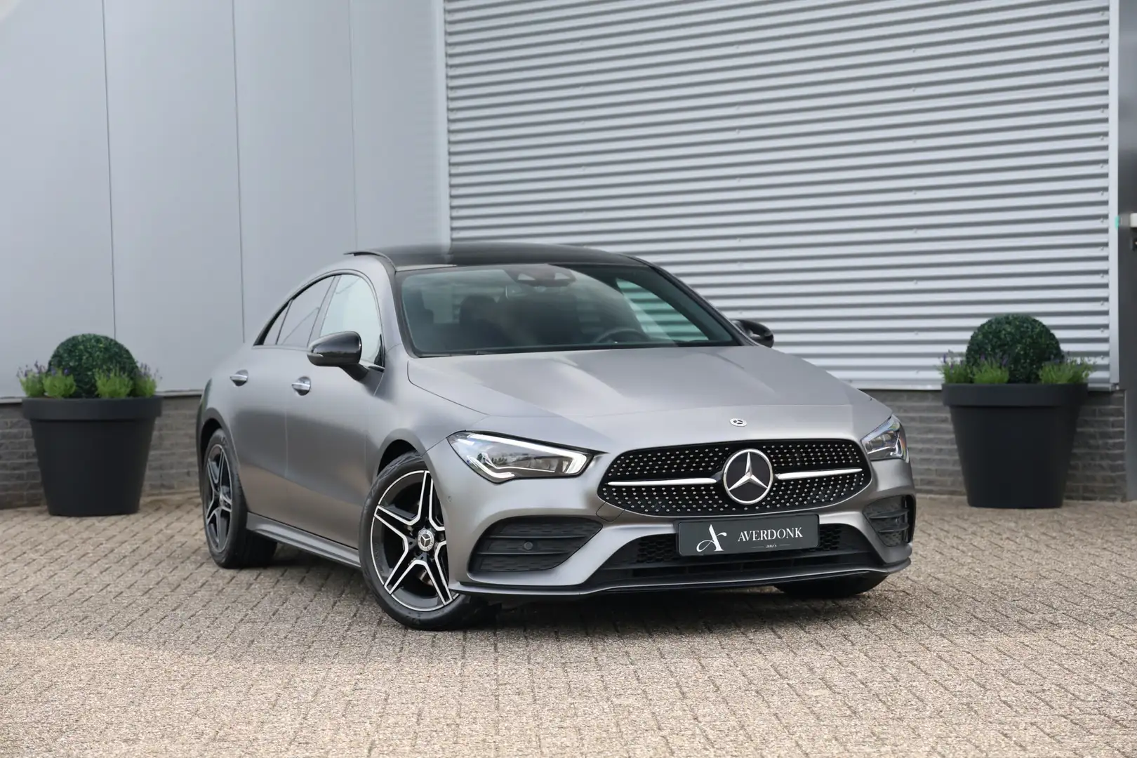Mercedes-Benz CLA 200 164PK AMG Night Aut. Pano|Trekh|Elek stoelen|Mat|S Gris - 1