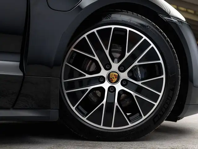 Porsche Taycan Ansicht 23