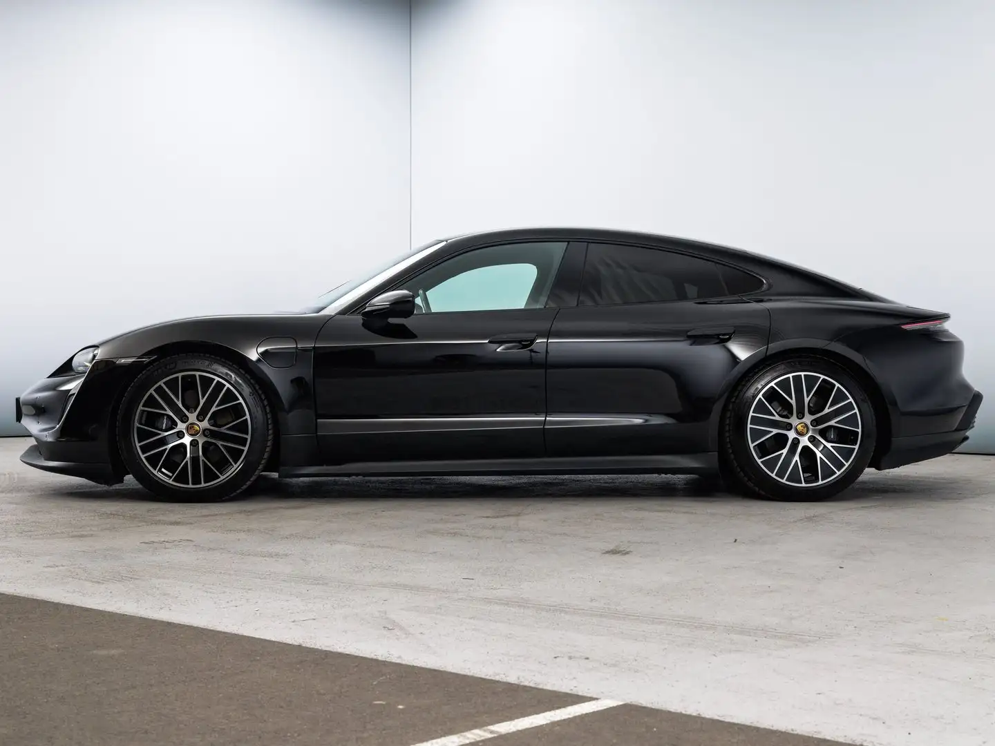 Porsche Taycan Schwarz - 2