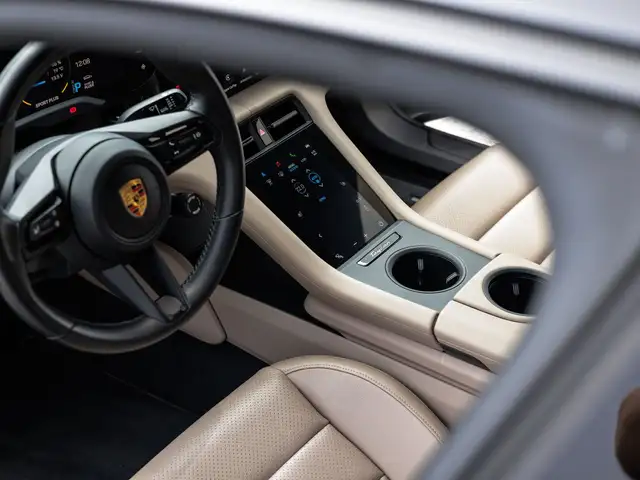 Porsche Taycan Ansicht 17