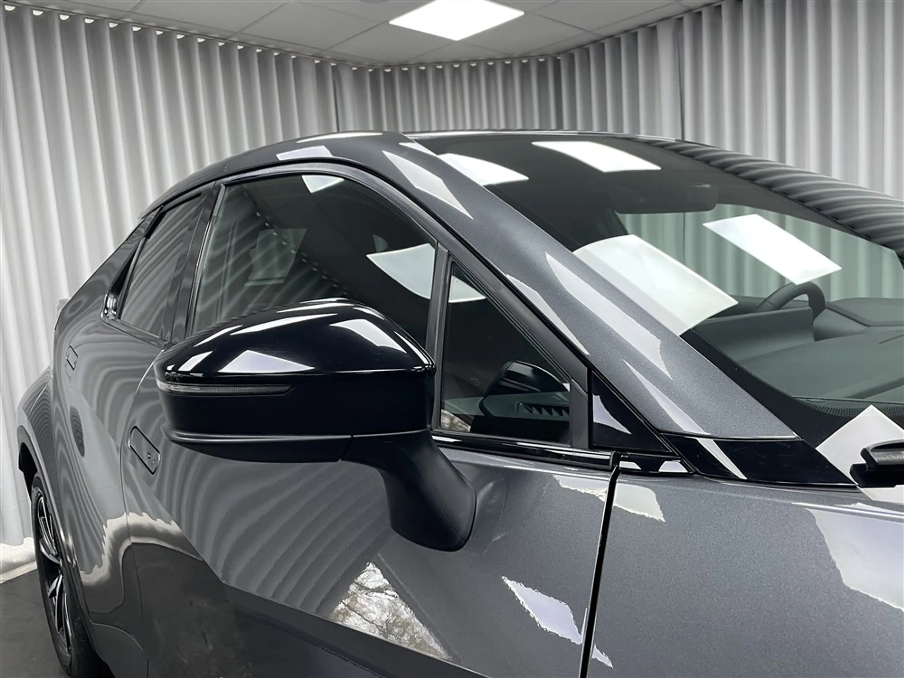 Toyota C-HR 2.0 Hybrid / Clima / Navi / App / Pdc+Cam / LED — photo 4