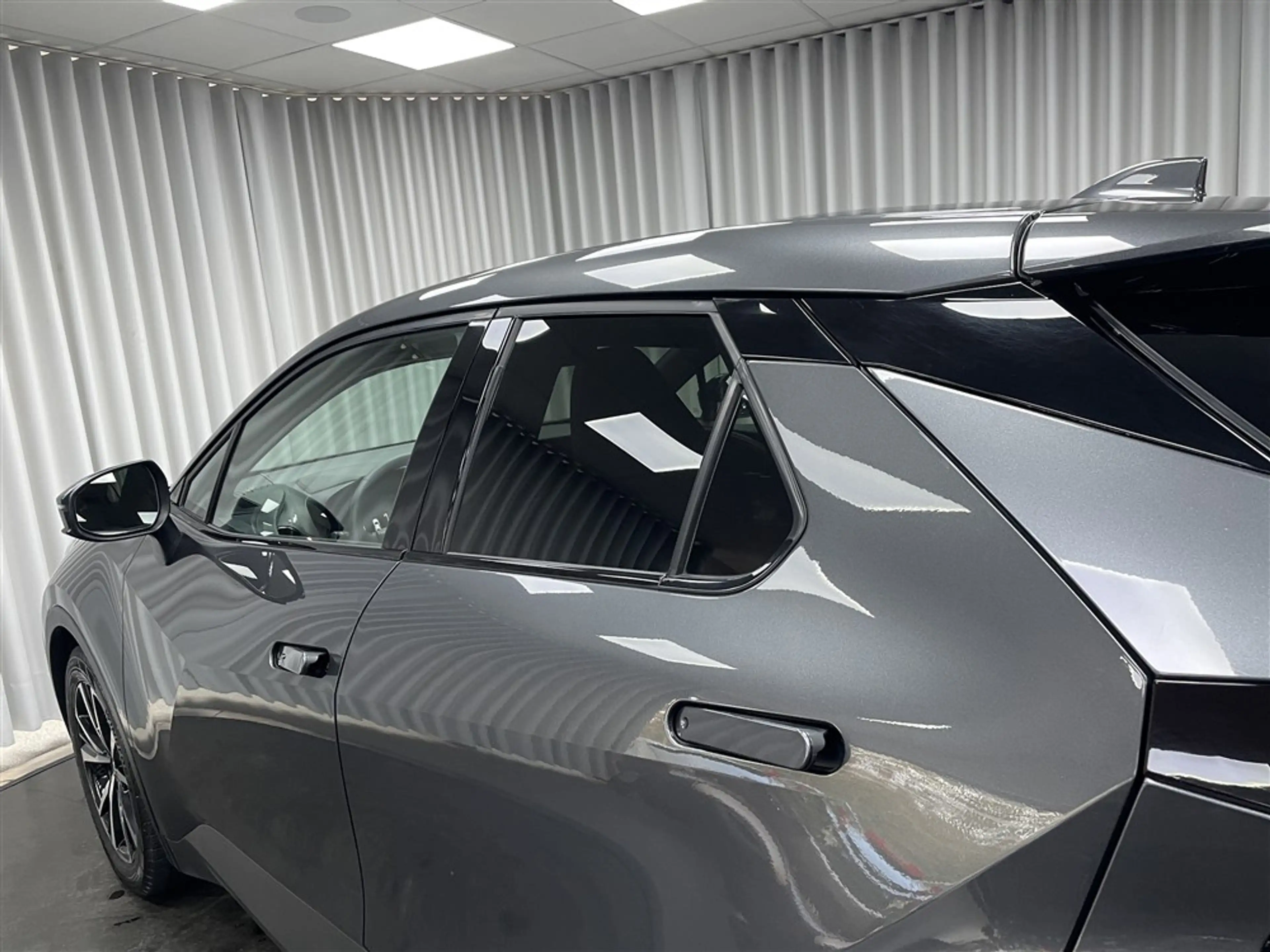 Toyota C-HR 2.0 Hybrid / Clima / Navi / App / Pdc+Cam / LED — photo 7