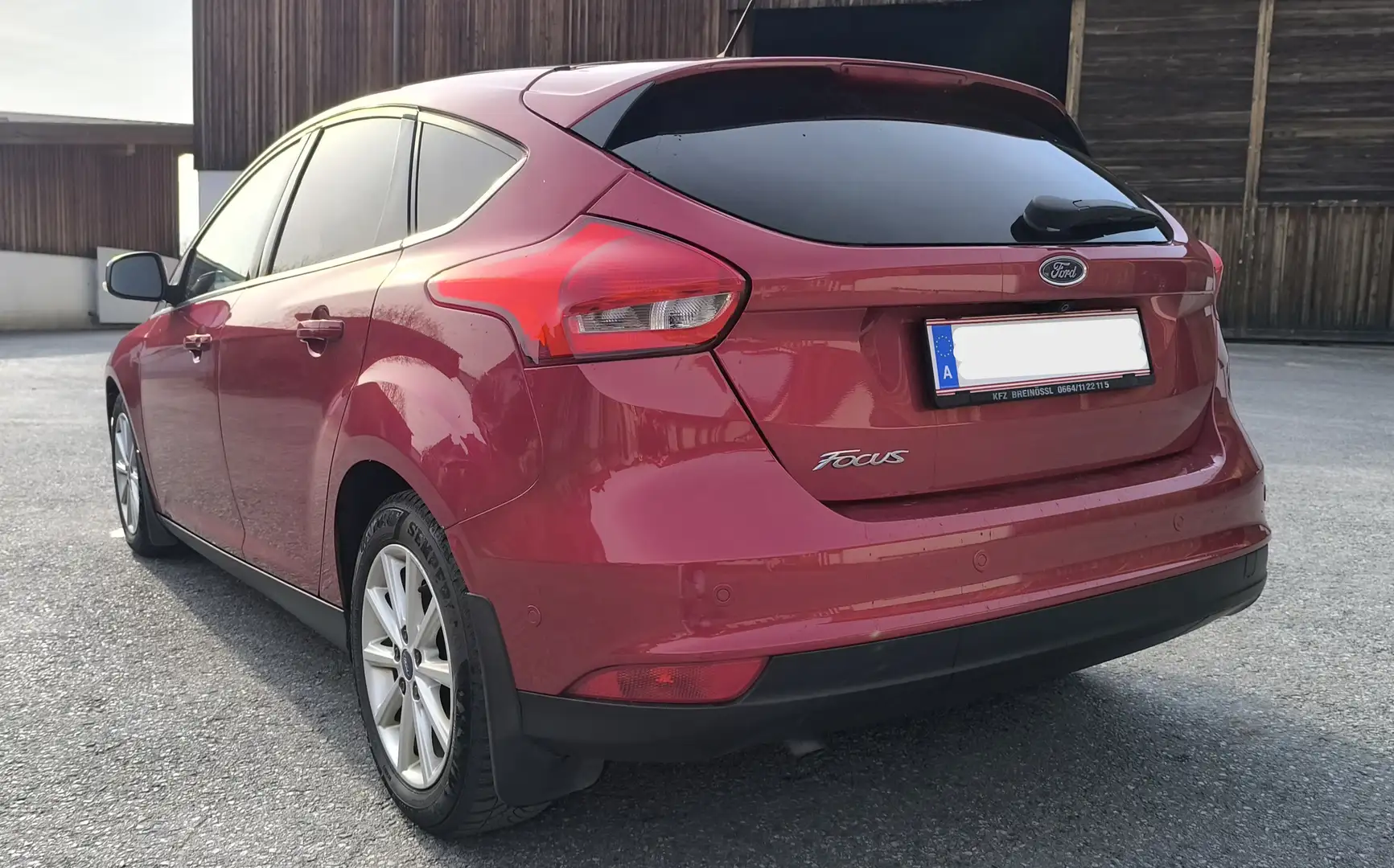 Ford Focus Ford Focus Titanium 1.5 TDCi 120PS |AHK|Kamera|8x Alu|Sitz-/Lenkradheizung Rot - 2