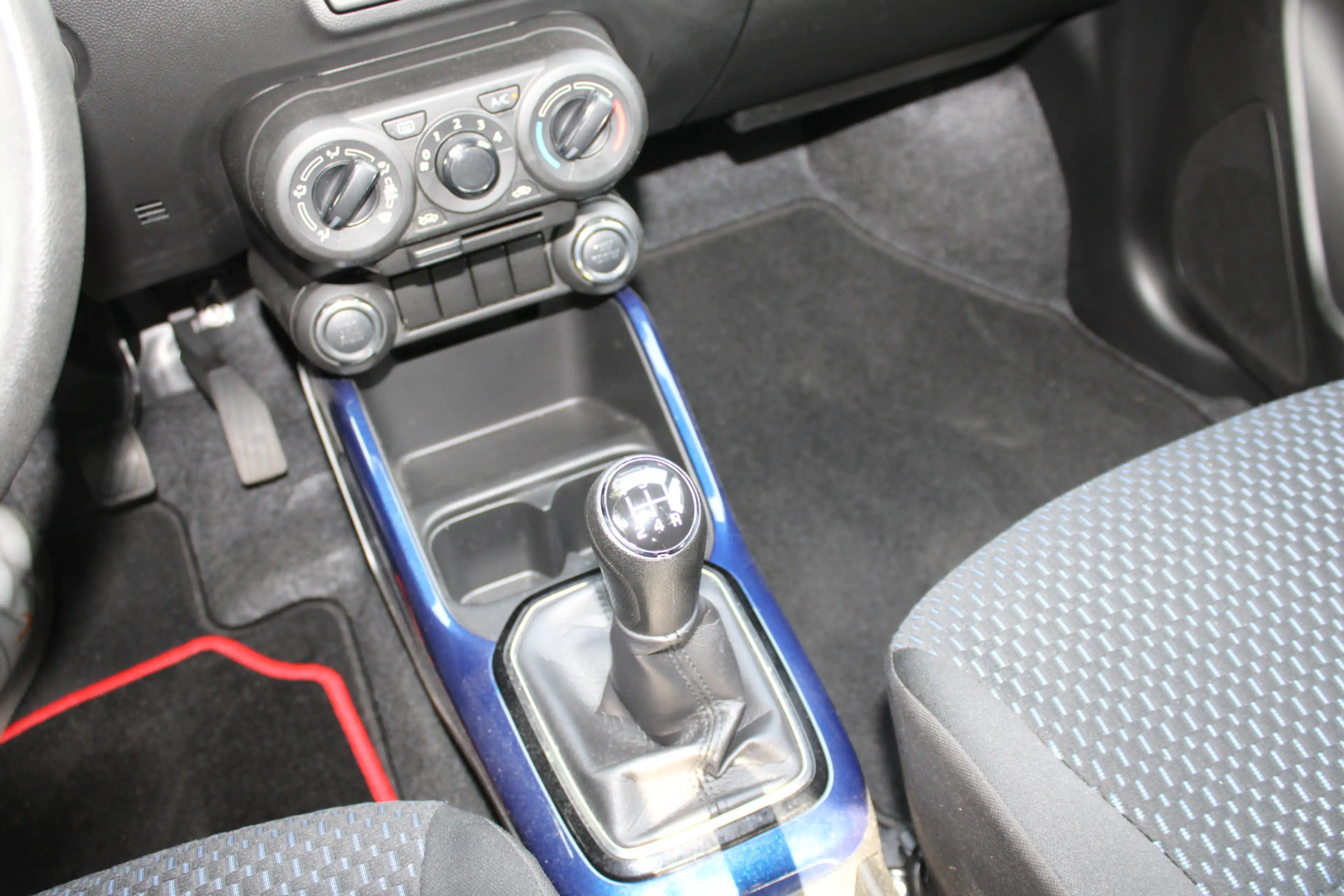 Suzuki Ignis 1.2 Smart Hybrid Select — photo 8