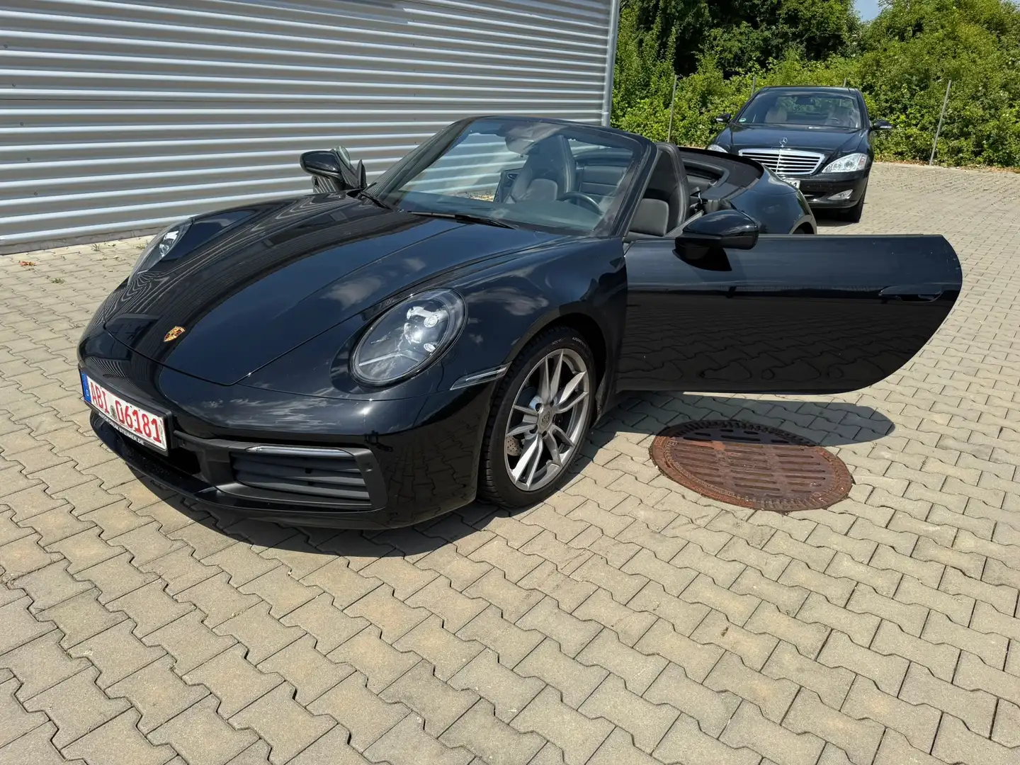 Porsche 992 Carrera Cabriolet Noir - 1