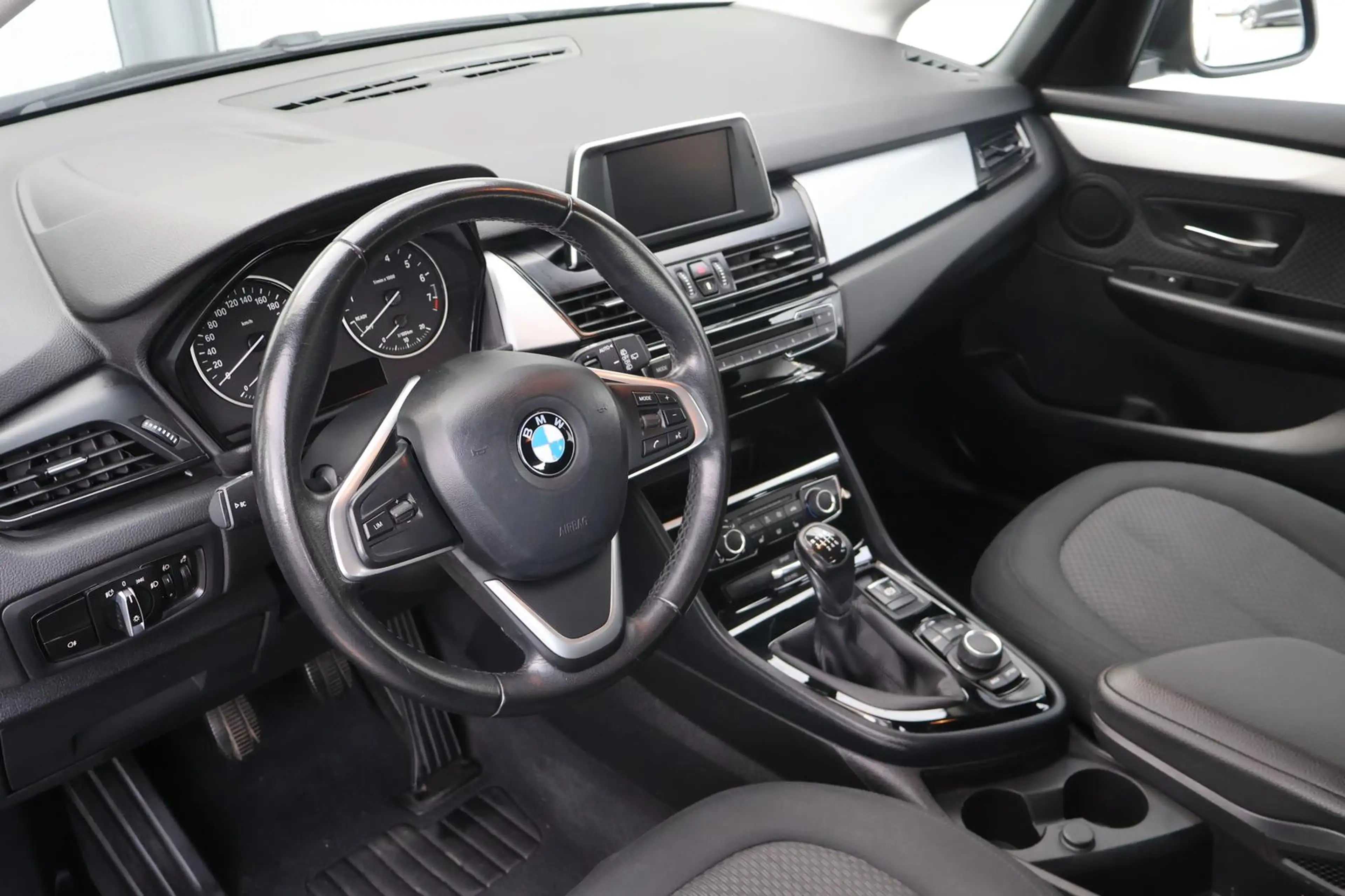 BMW 216 216 i Active Tourer PDC Klima Sitzheizung — photo 7