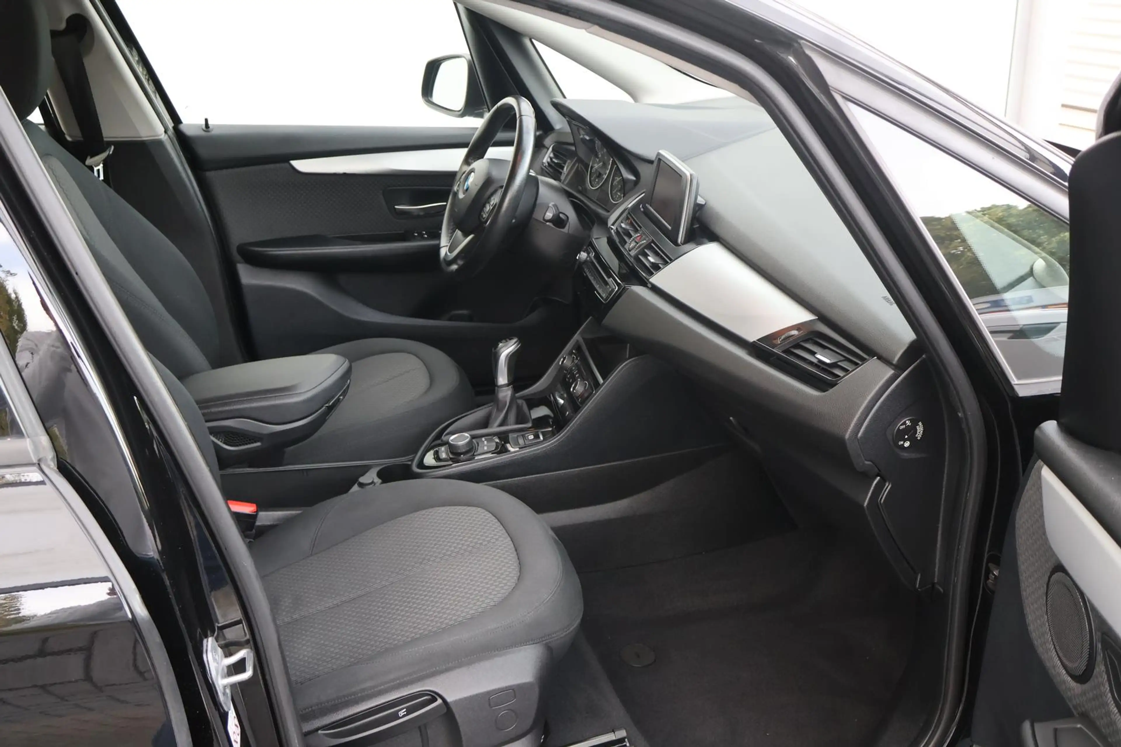 BMW 216 216 i Active Tourer PDC Klima Sitzheizung — photo 9
