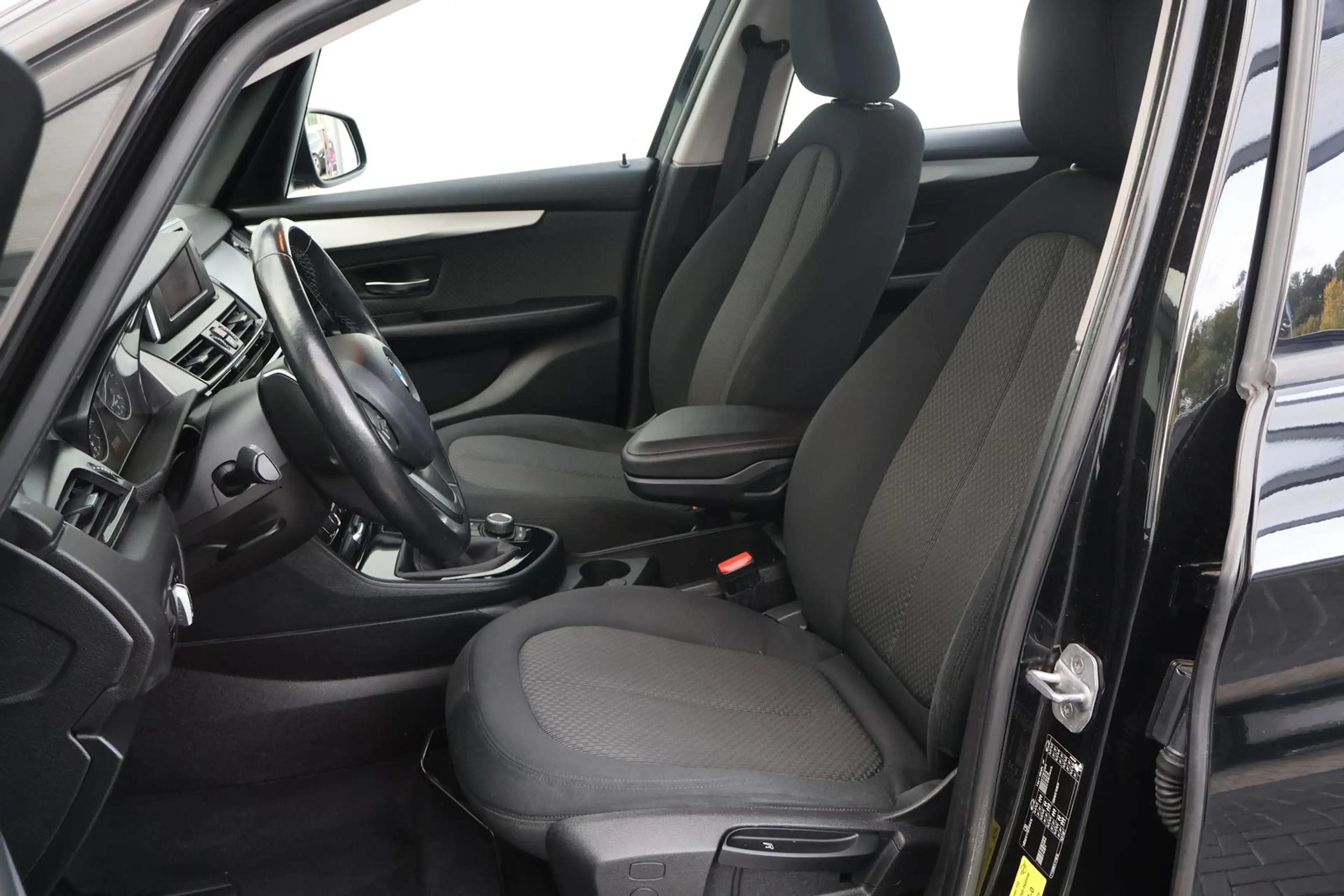 BMW 216 216 i Active Tourer PDC Klima Sitzheizung — photo 8